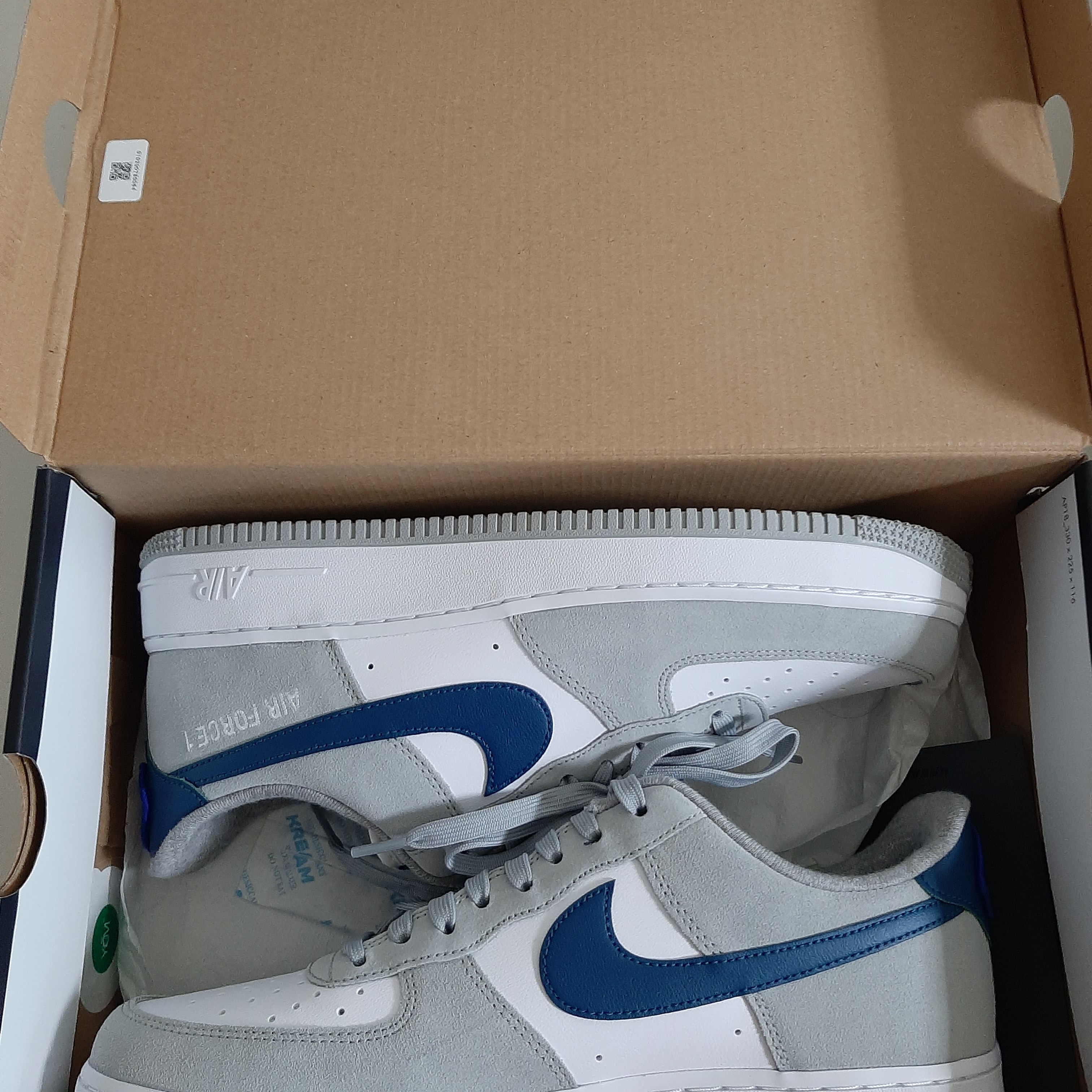 Nike Air Force 1 '07 LV8 Athletic Club Light Smoke Grey Marina 착용 스타일