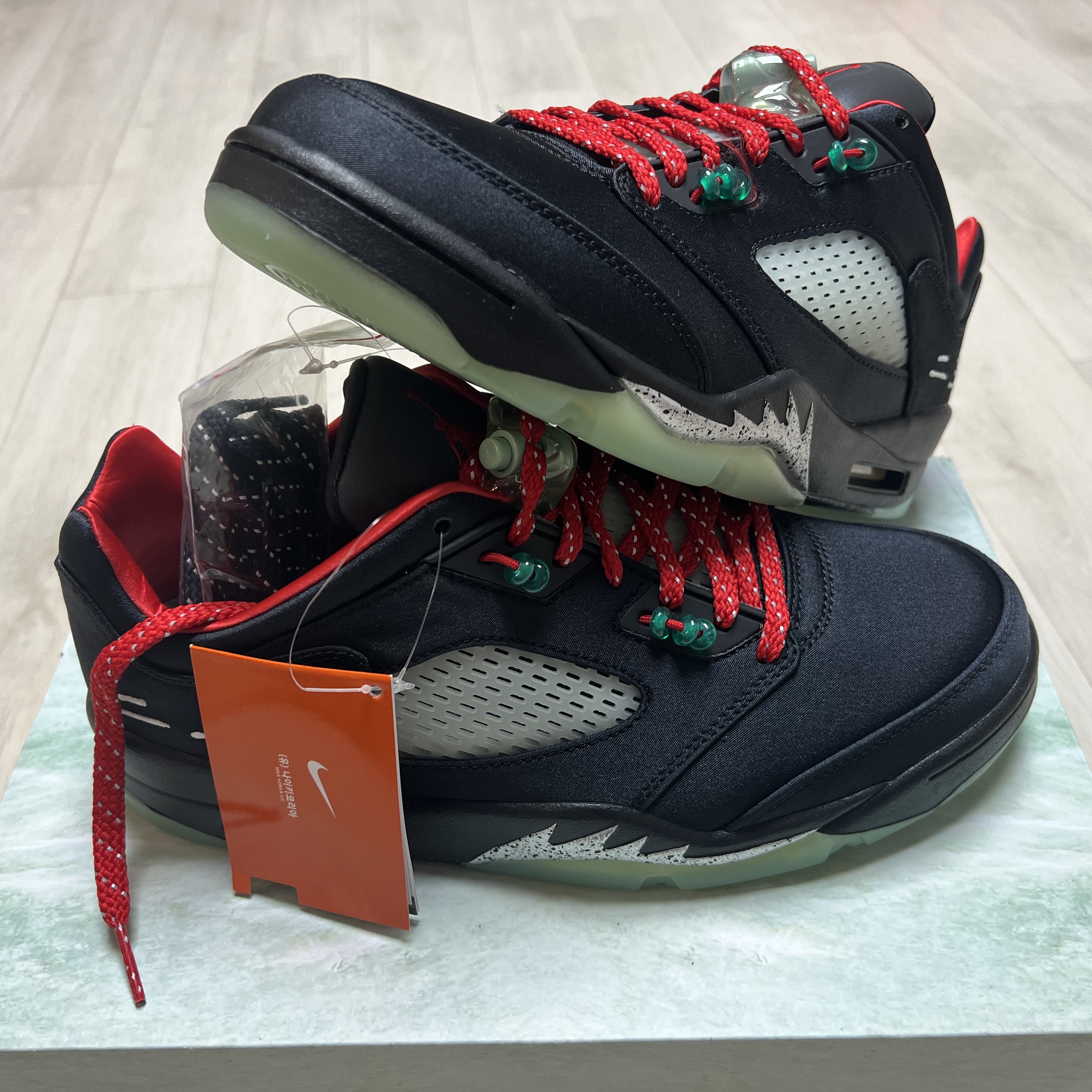 Jordan 5 x Clot Retro Low SP Anthracite 착용 스타일 - 2