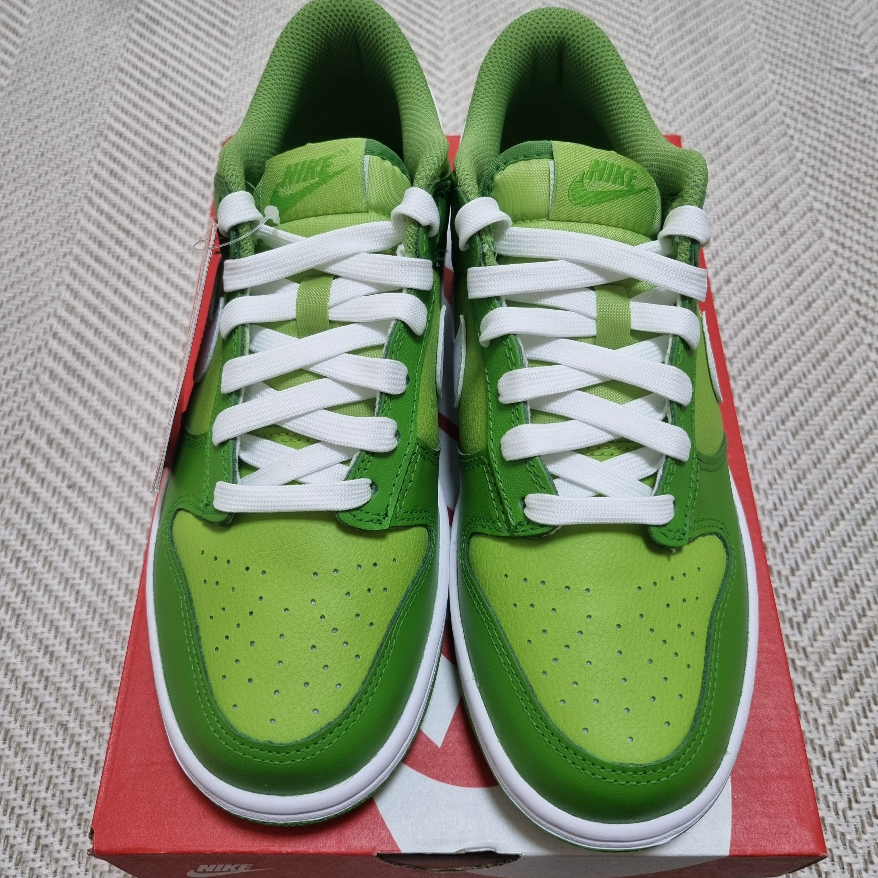 (GS) Nike Dunk Low Vivid Green 착용 스타일 - 4