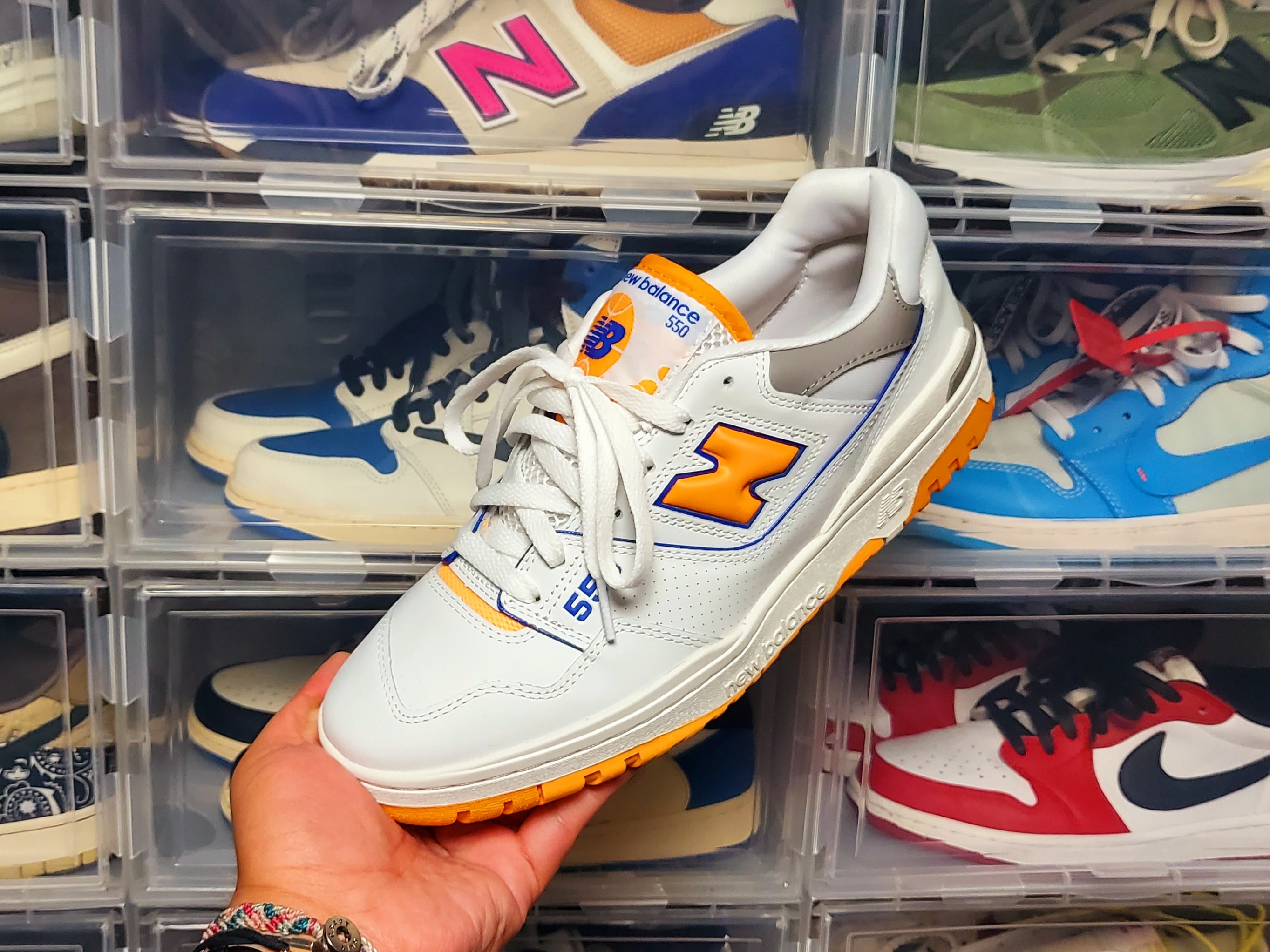 New Balance 550 White Vibrant Orange - 2E Wide 착용 스타일 - 1