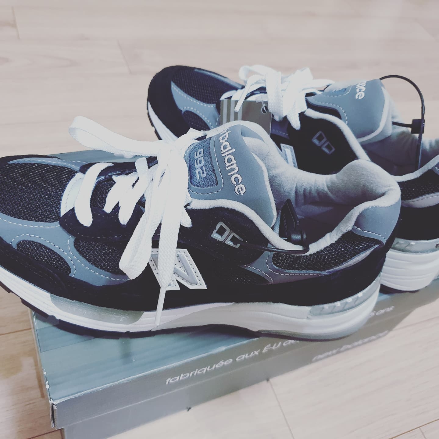 New Balance 992 Made in USA Black Grey 착용 스타일 - 2
