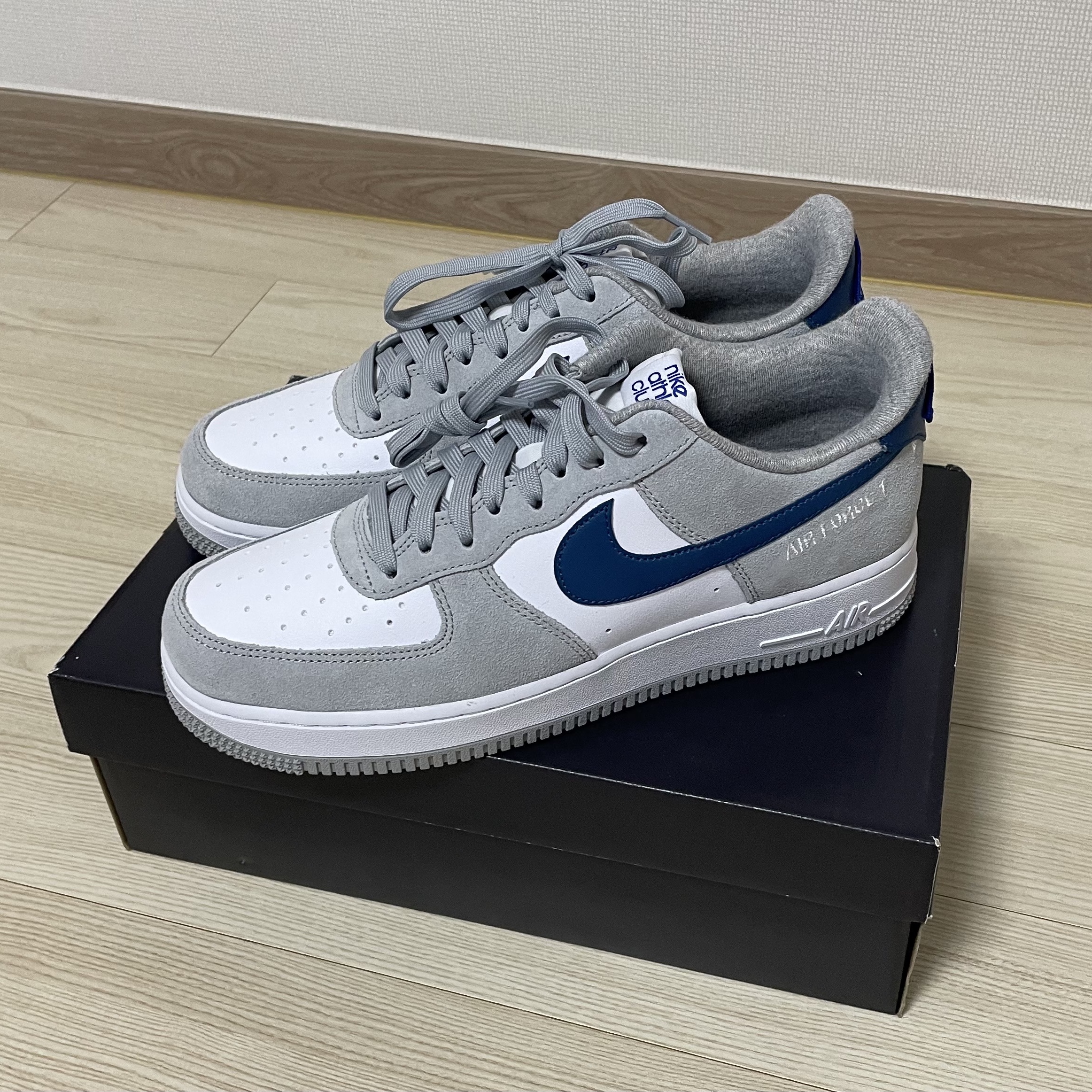 Nike Air Force 1 '07 LV8 Athletic Club Light Smoke Grey Marina 착용 스타일