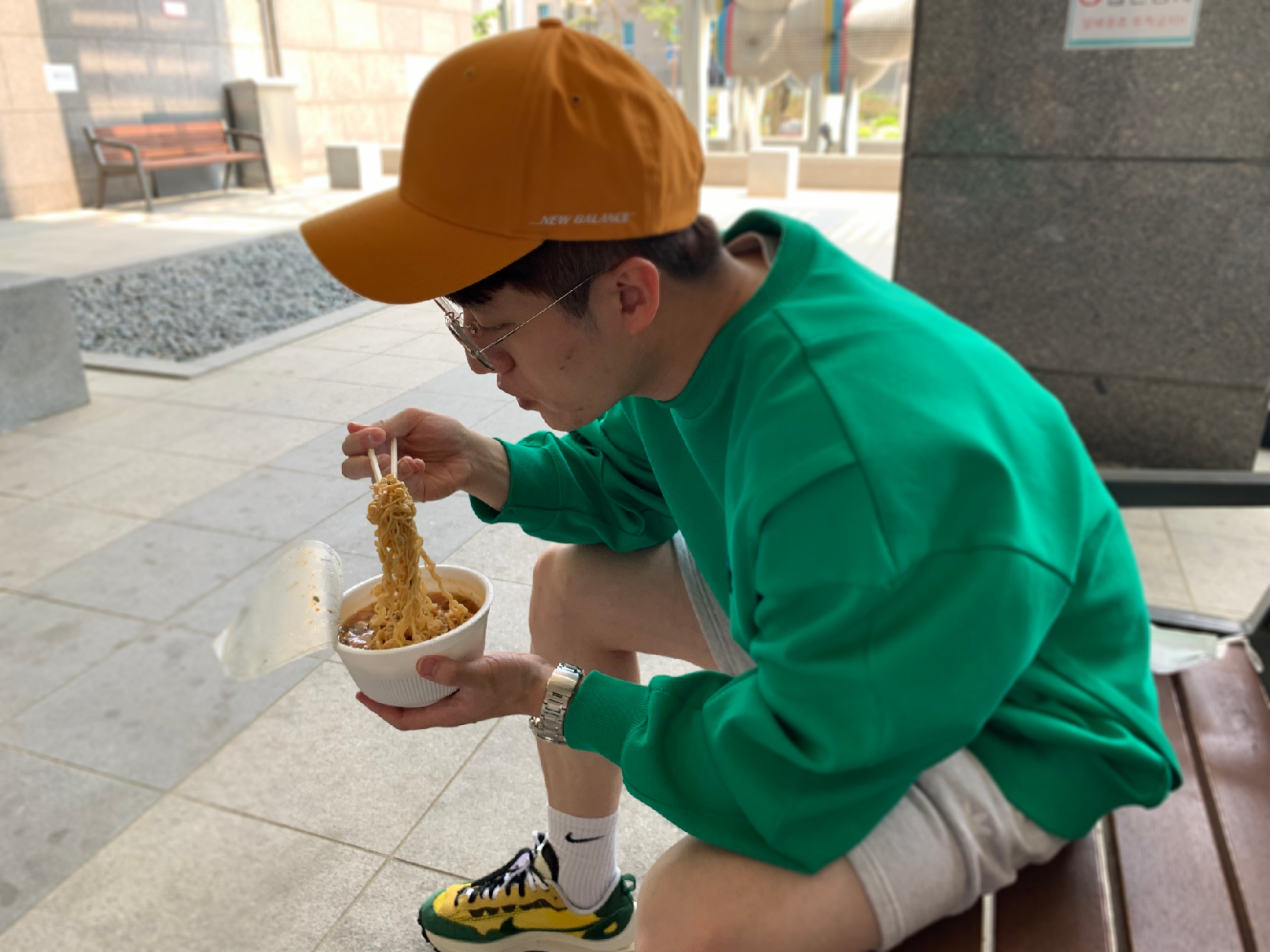 Zara x Ader Error Oversize Sweatshirt Green, Nike x Sacai VaporWaffle Tour Yellow & Gorge Green Sail 착용 스타일