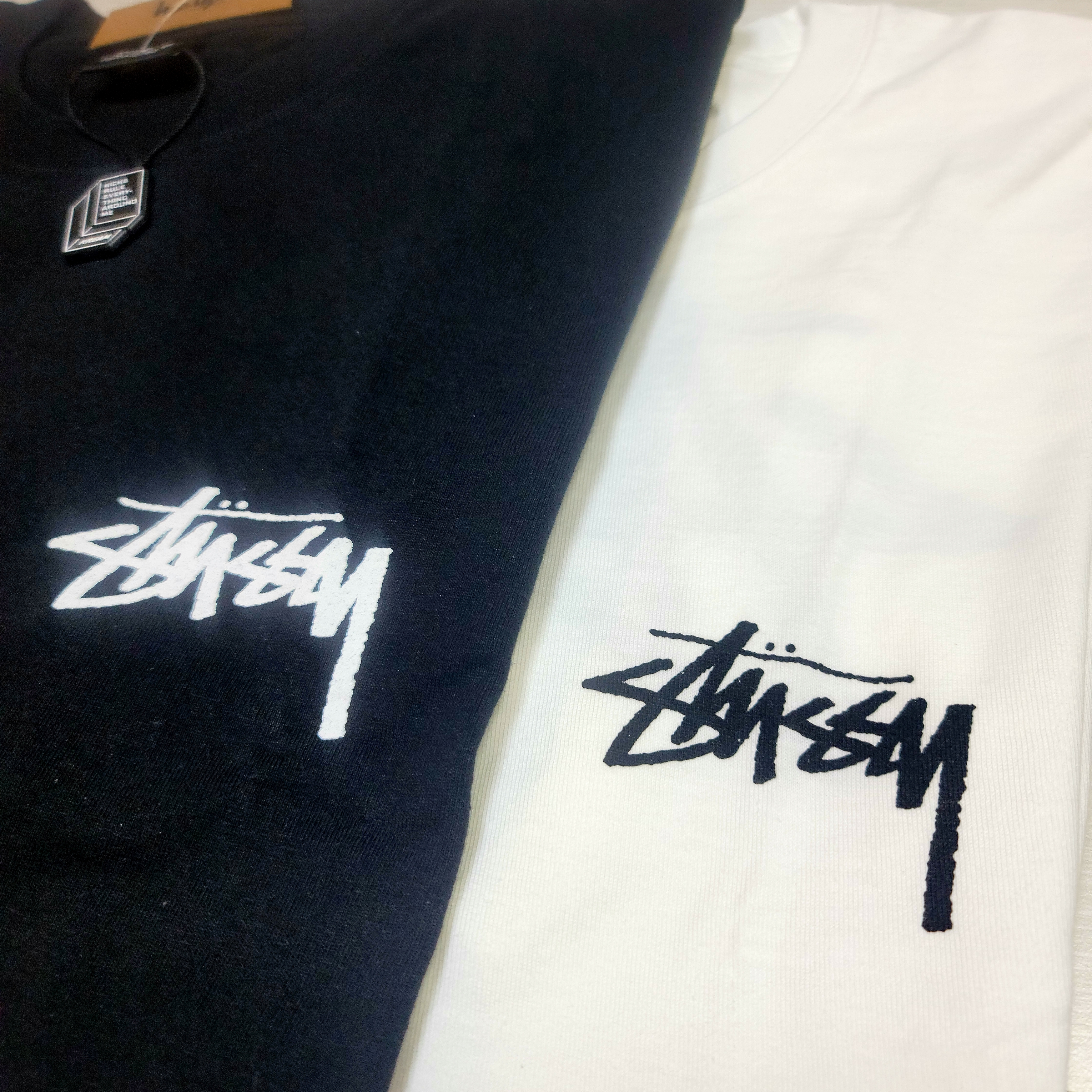 Stussy Fuzzy Dice T-Shirt White, Stussy Fuzzy Dice T-Shirt Black 착용 스타일 - 4