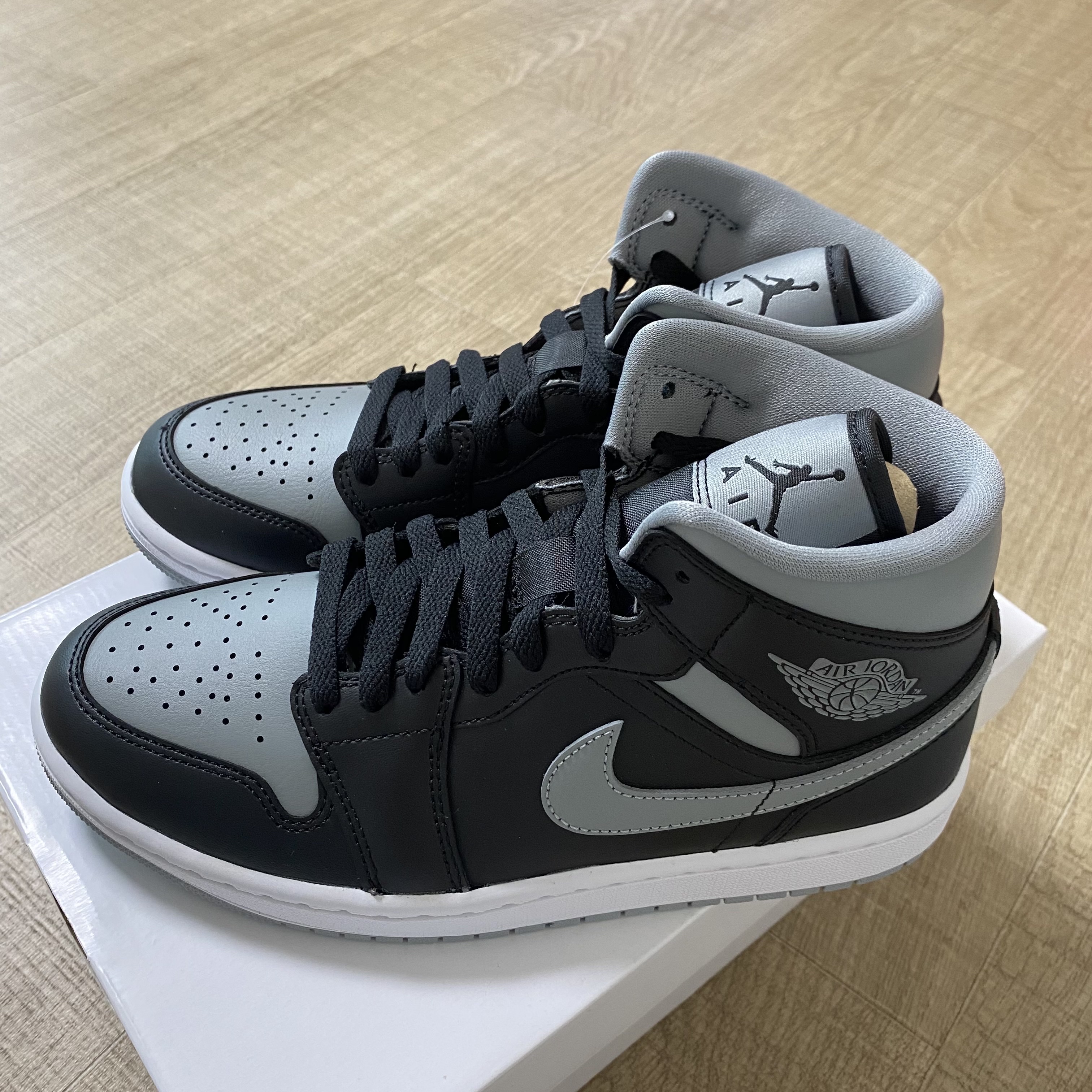 (W) Jordan 1 Mid Black Particle Grey 착용 스타일