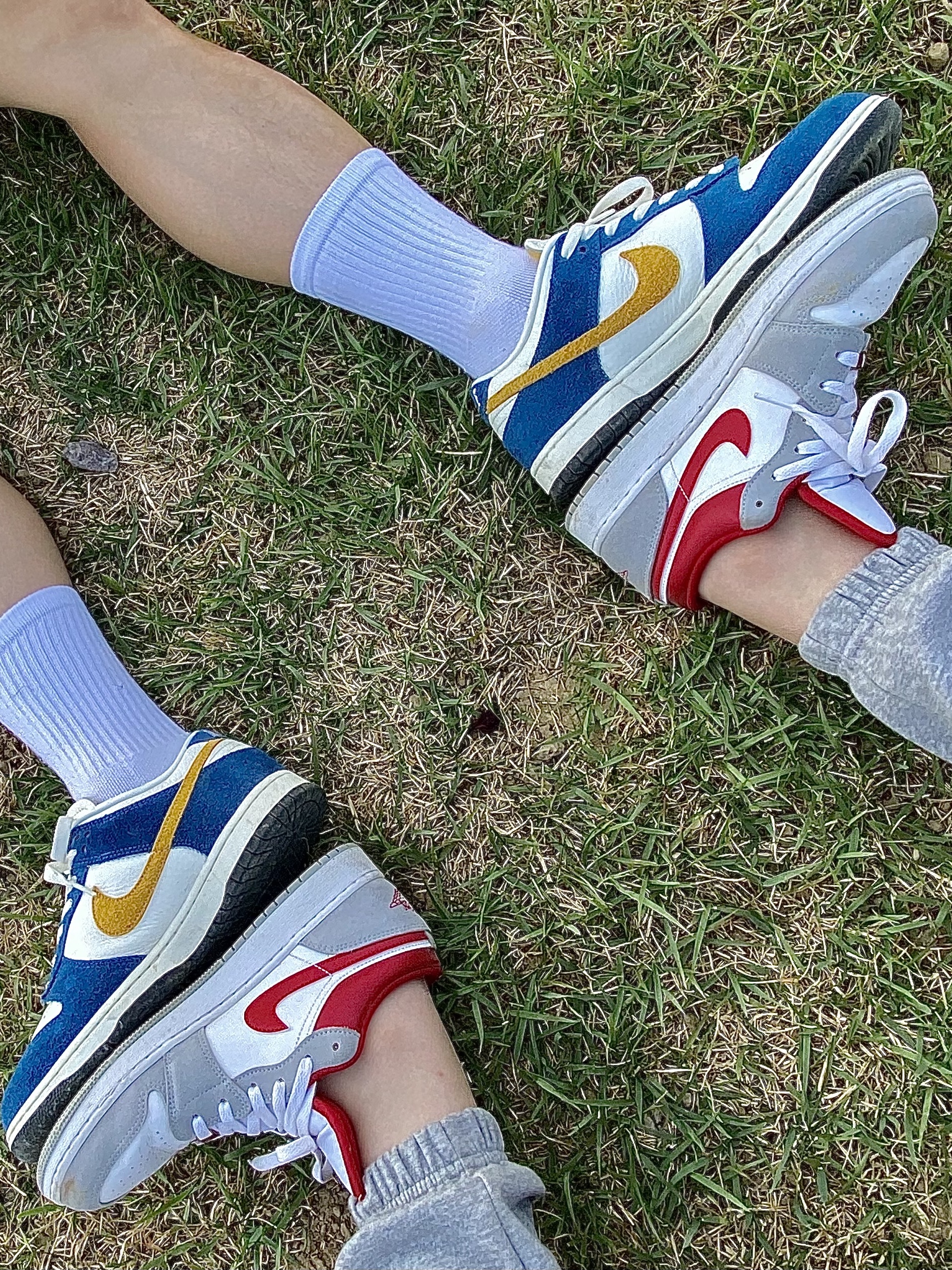 (GS) Jordan 1 Low SE Light Smoke Grey Gym Red, Nike x Kasina Dunk Low 80's Bus 착용 스타일 - 5