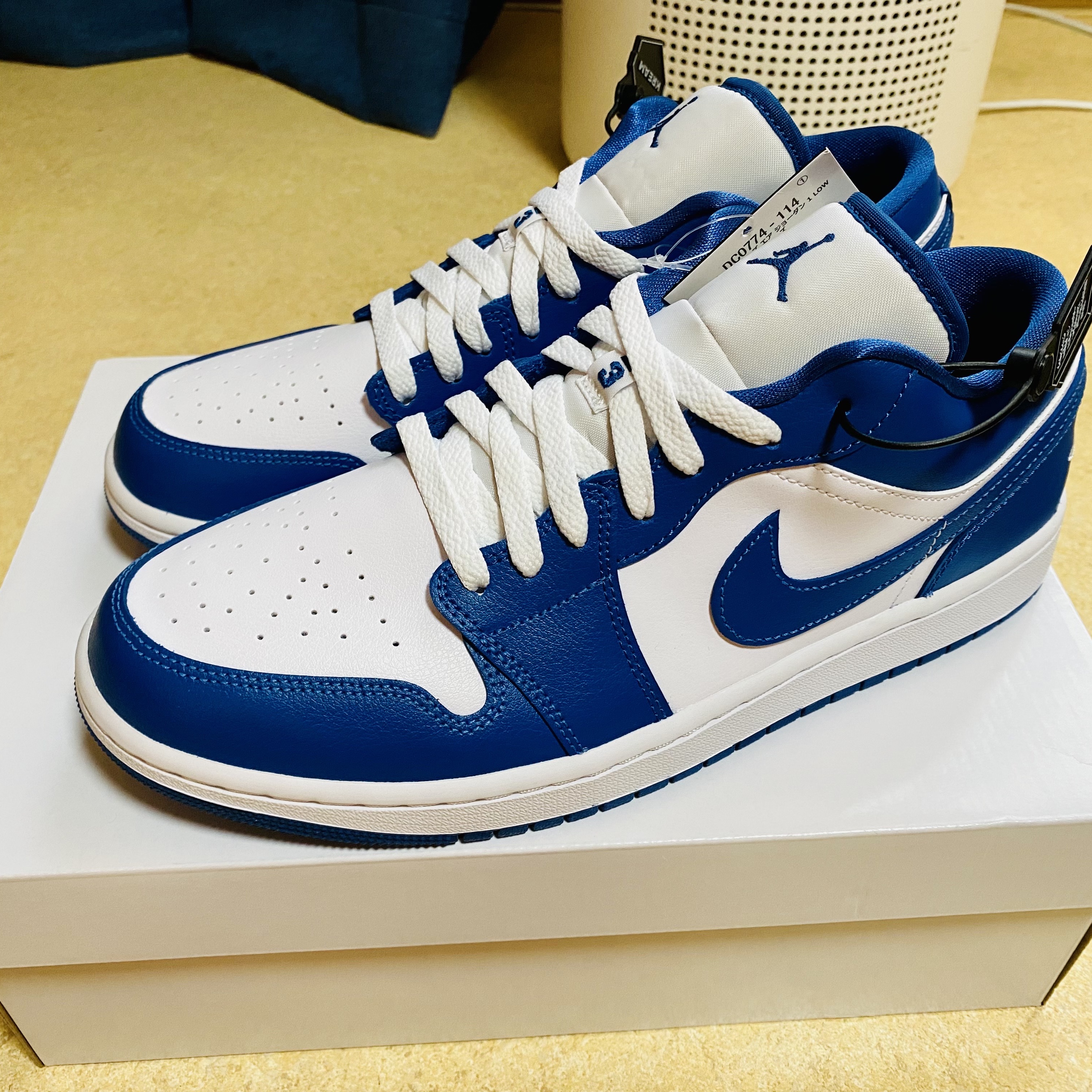 (W) Jordan 1 Low White Dark Marina Blue 착용 스타일 - 1