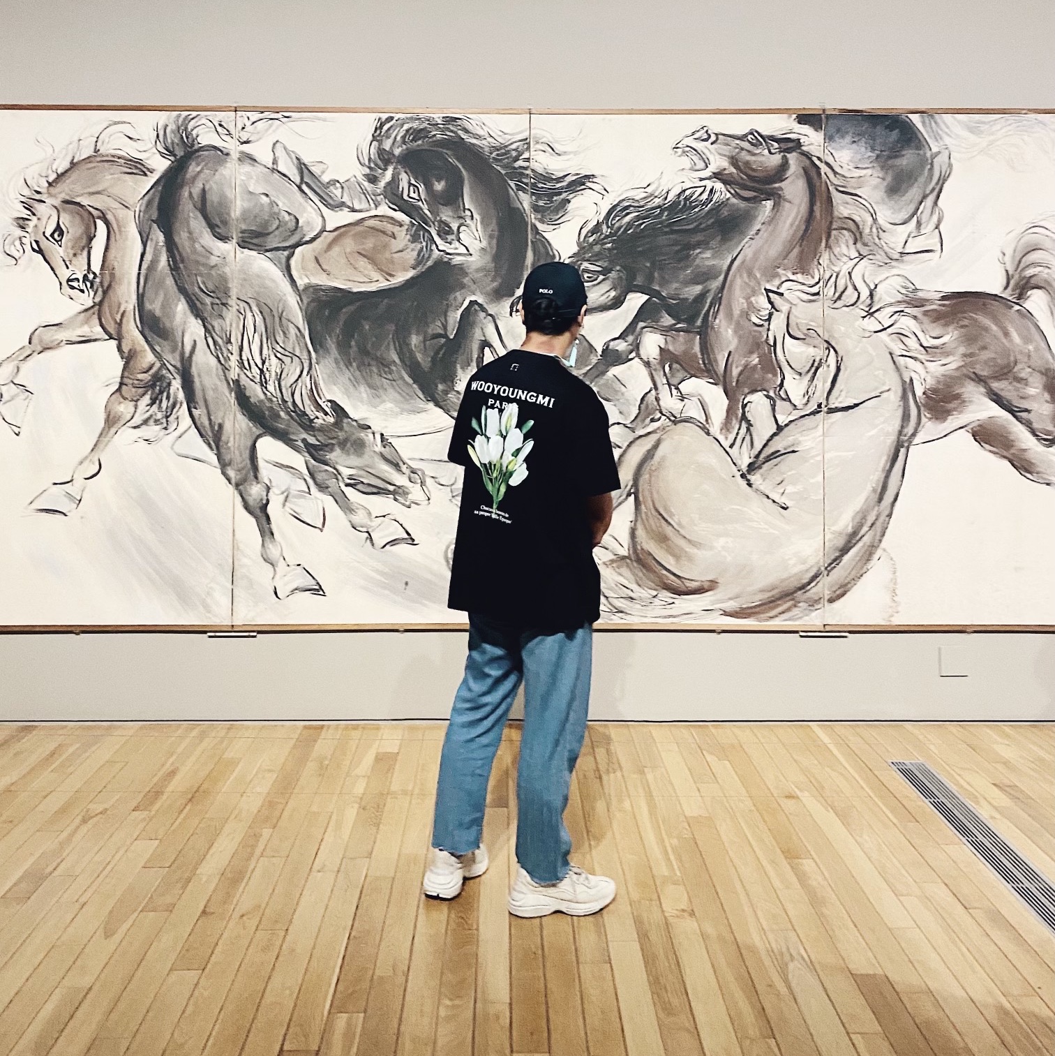 Wooyoungmi Flower Print Back Logo T-Shirt Black - 22SS, Gucci Rhyton Leather Sneakers Distressed Ivory 착용 스타일