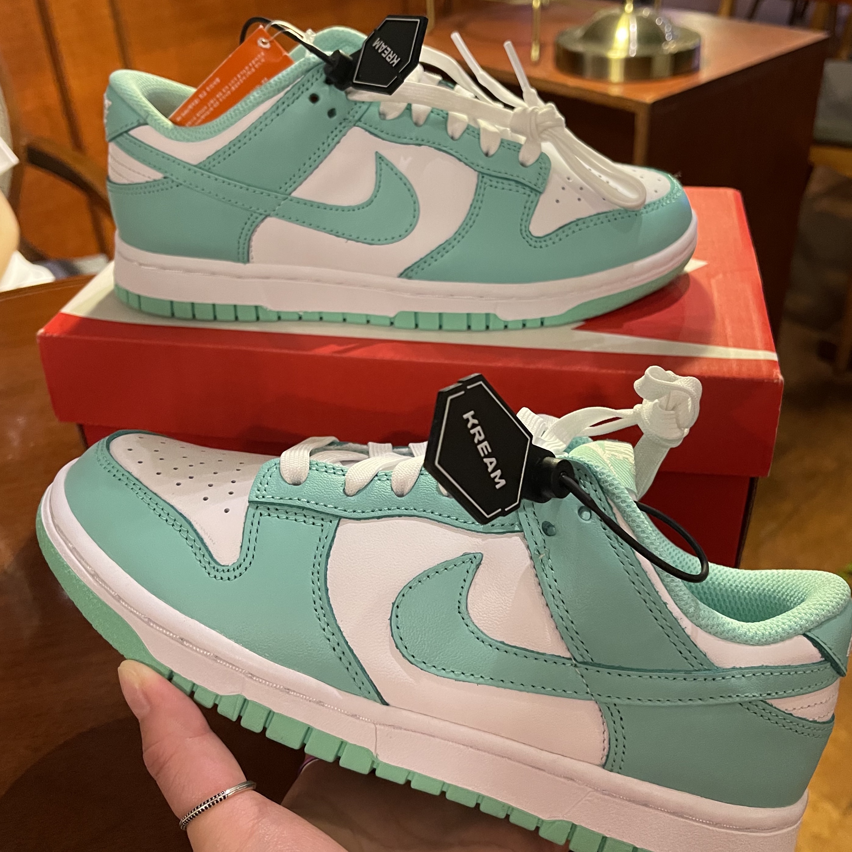(W) Nike Dunk Low Green Glow 착용 스타일