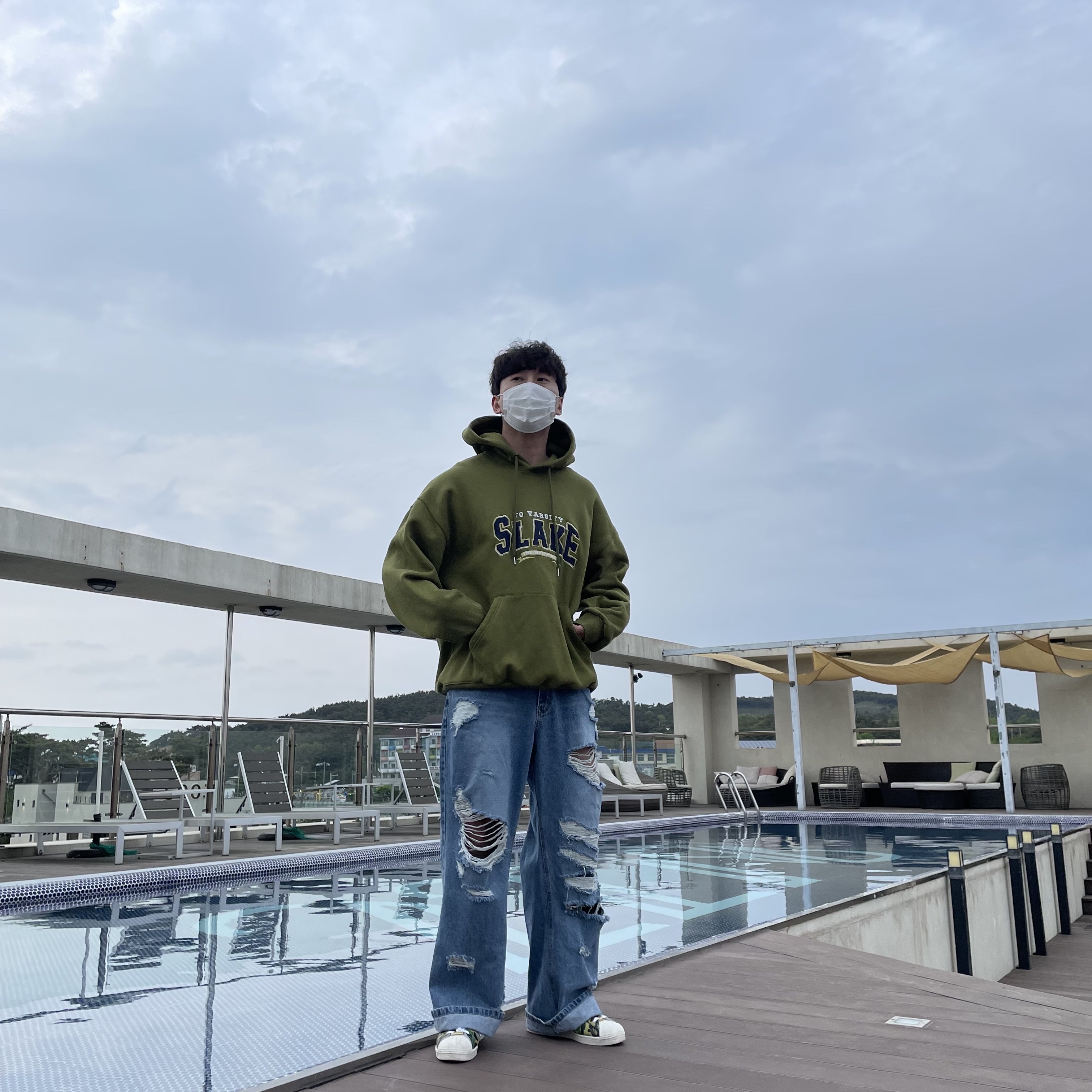 Adidas x BAPE Superstar 80s Green Camo 착용 스타일