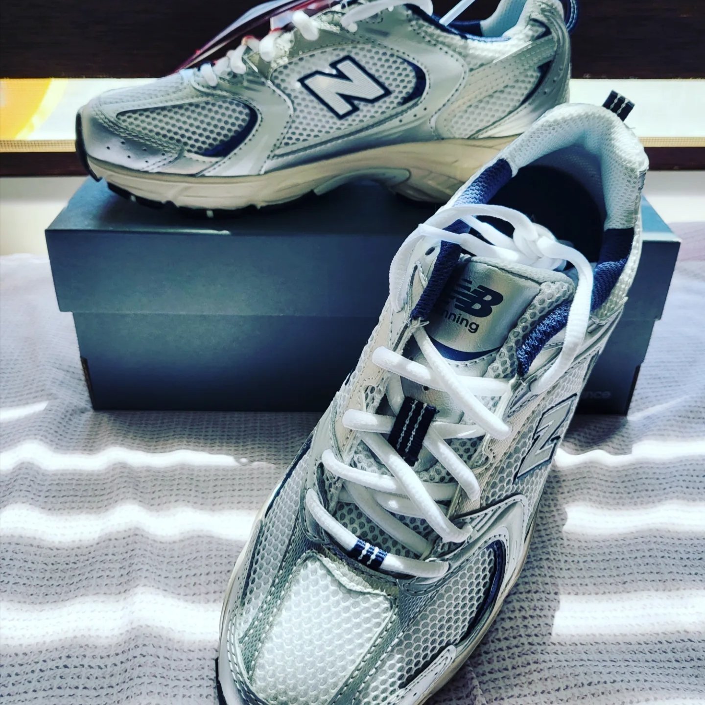 New Balance 530 Steel Grey 착용 스타일 - 3