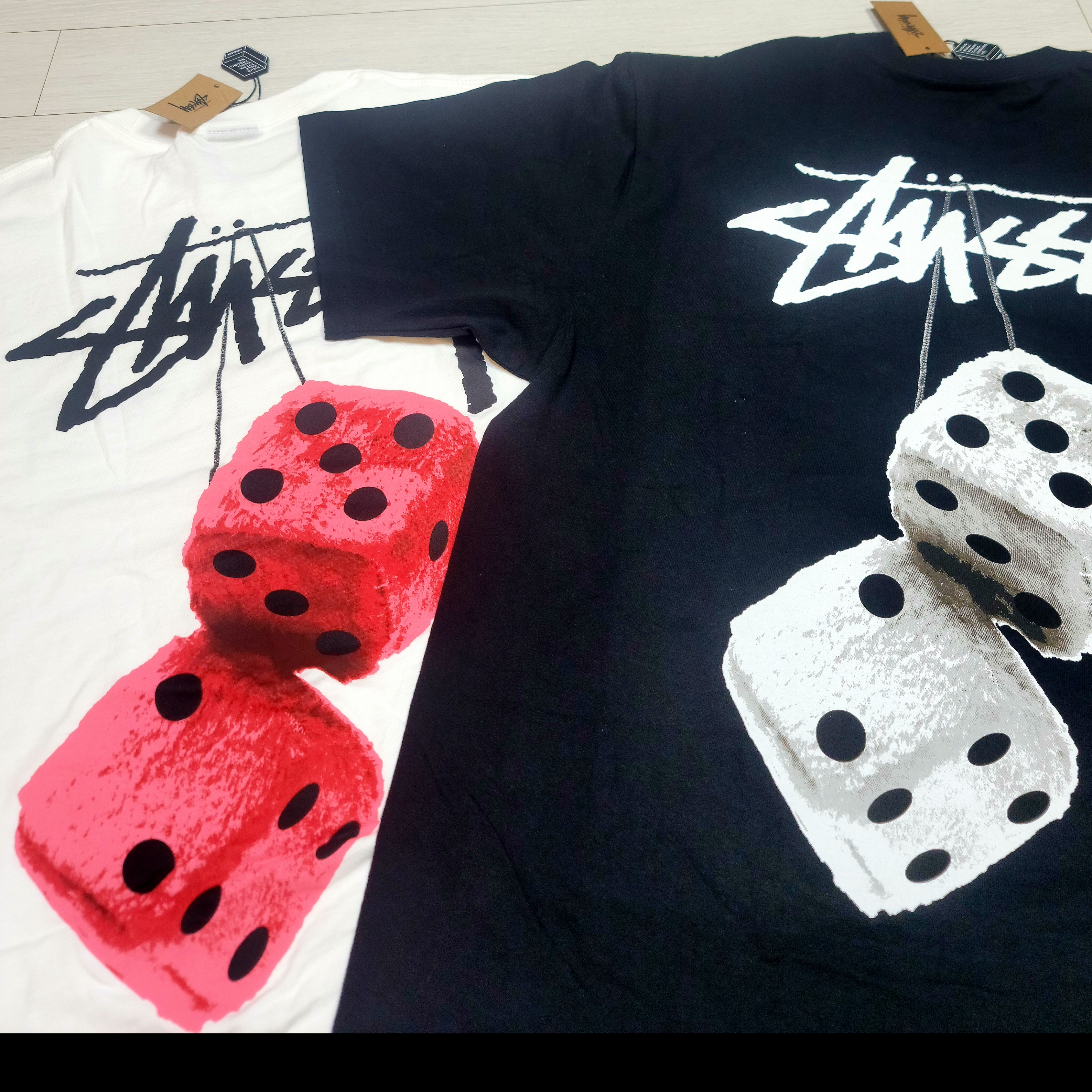 Stussy Fuzzy Dice T-Shirt White, Stussy Fuzzy Dice T-Shirt Black 착용 스타일 - 1