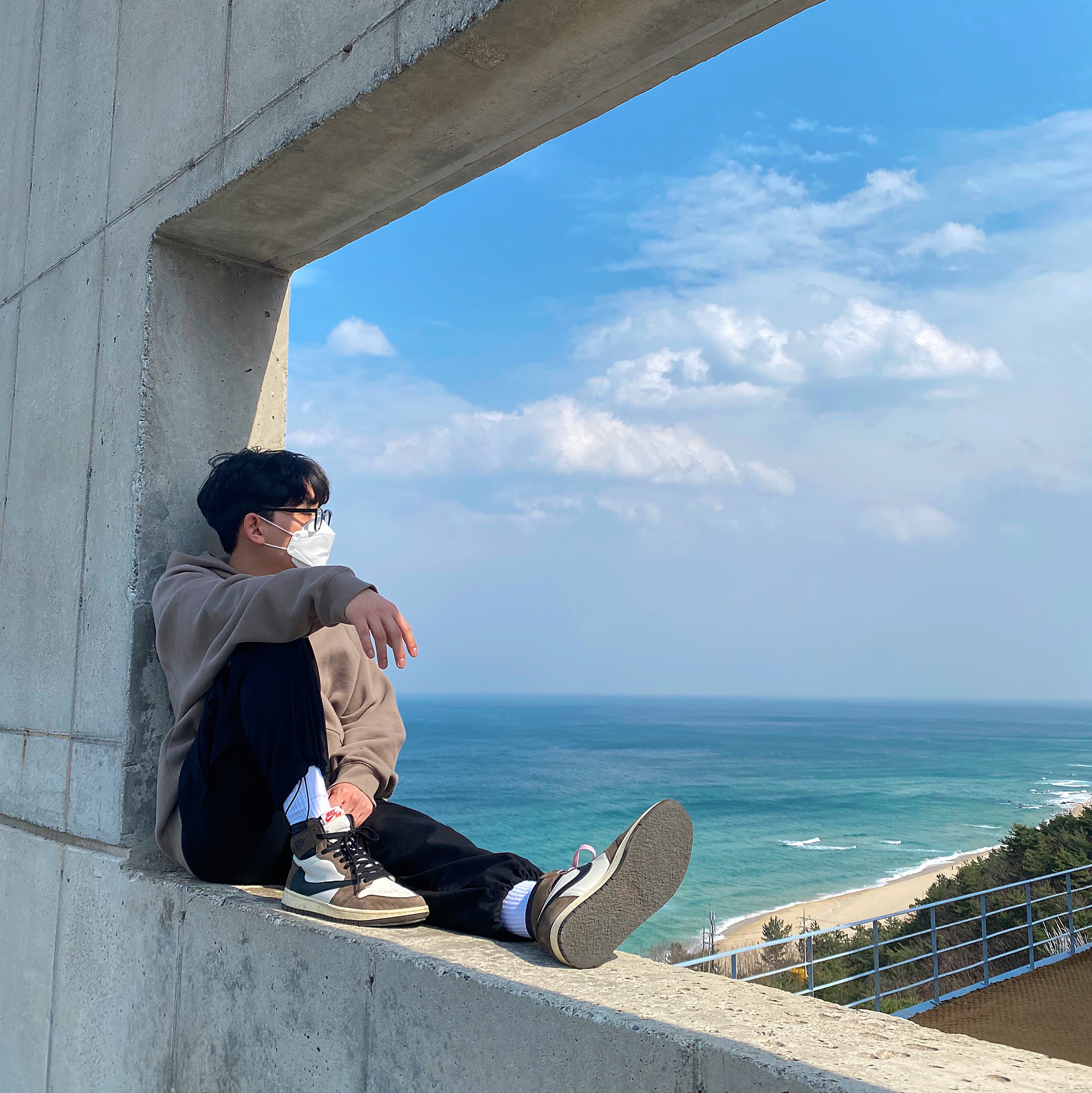 Jordan 1 x Travis Scott Retro High OG SP Mocha, Essentials Pull-Over Hoodie Taupe - 21SS 착용 스타일