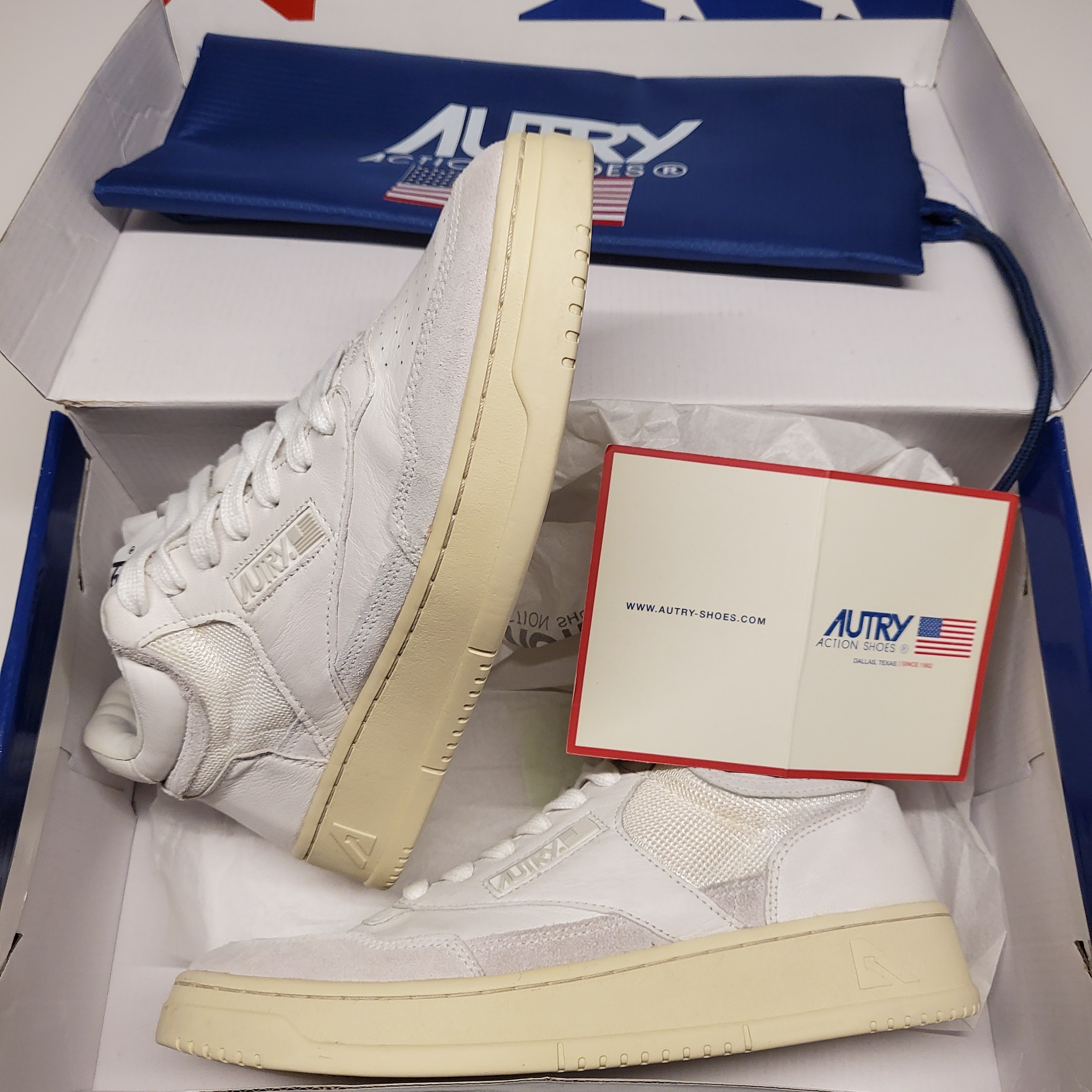 (W) Autry Open Mid Leather Mesh Sneakers White 착용 스타일 - 1