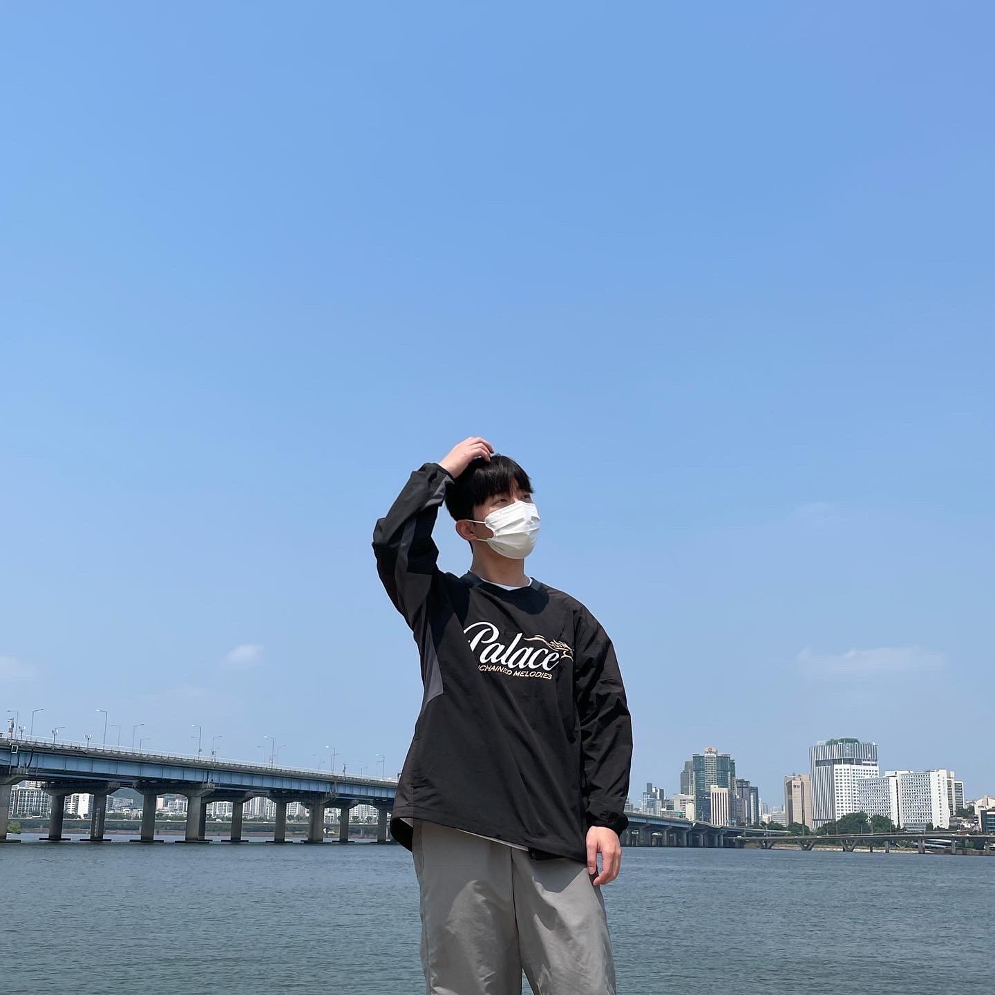 Palace Horsepower Crew Black - 20SS ์ฐฉ์ฉ ์คํ์ผ