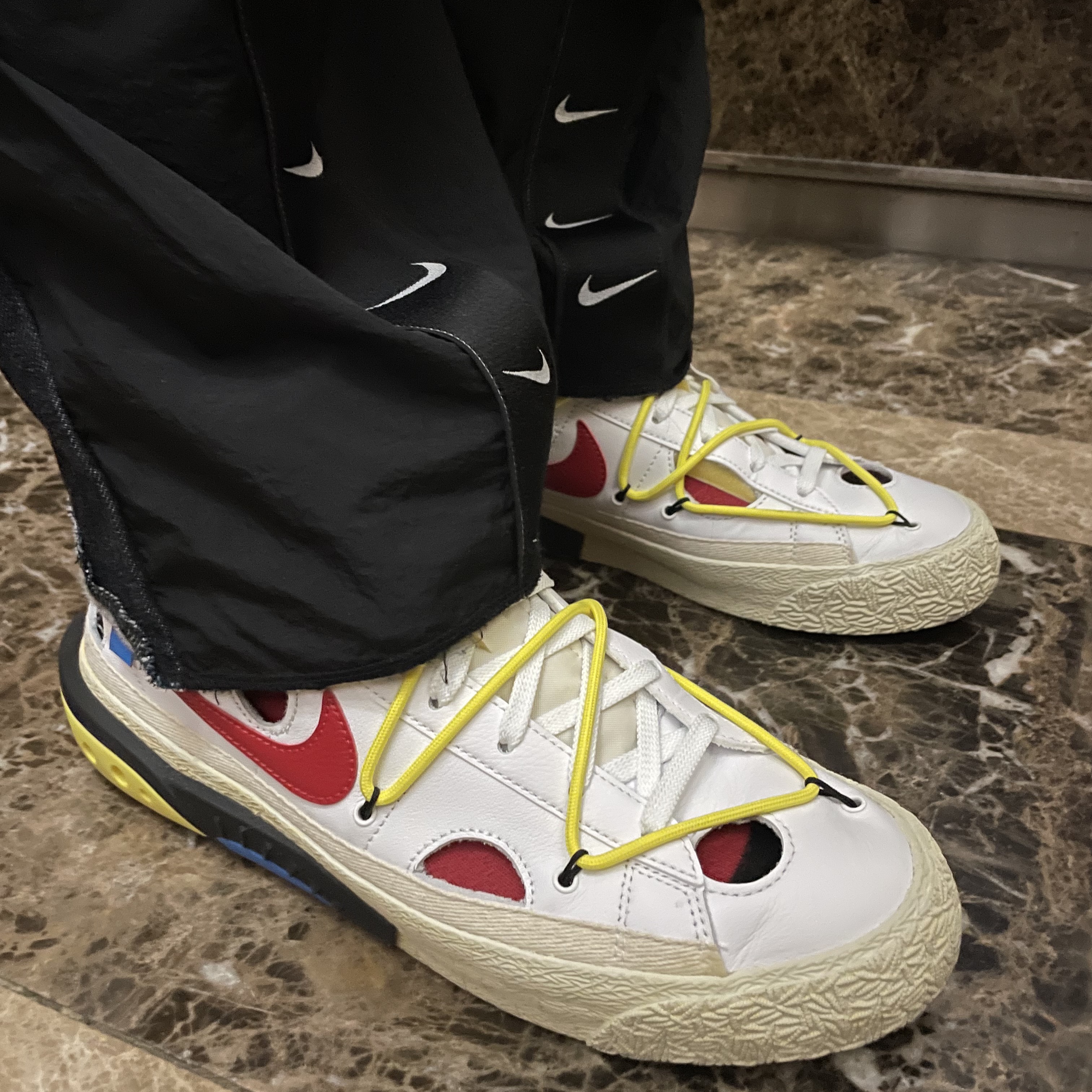 Nike x Off-White Blazer Low '77 White and University Red, Off-White x Amore Pacific Protection Box (Without Cosmetics) 착용 스타일 - 4