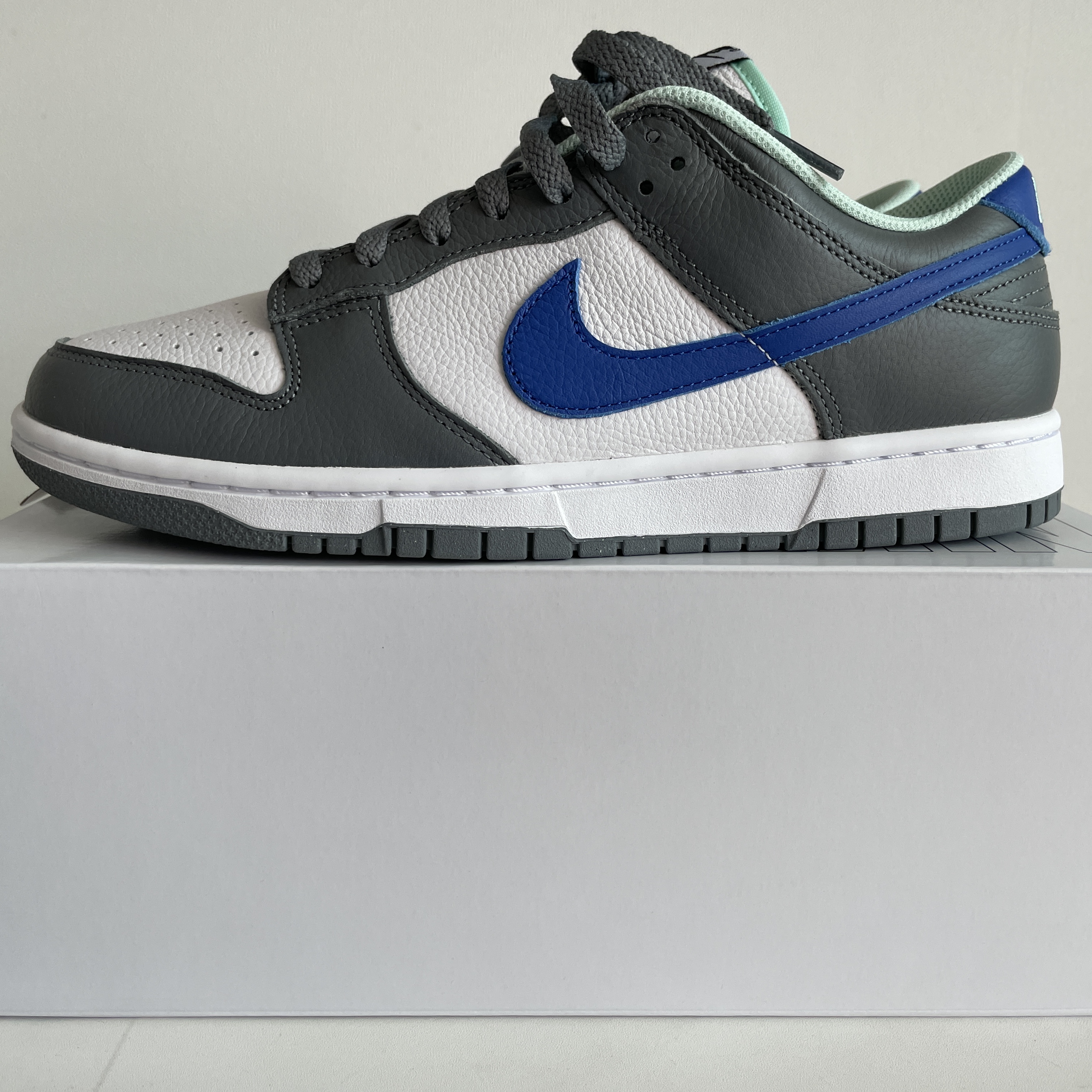 Nike x Drake Nocta Cardinal Stock Essential Hoodie Grey - US/EU, Nike Heritage 86 Futura Washed Cap Light Bone 착용 스타일 - 3