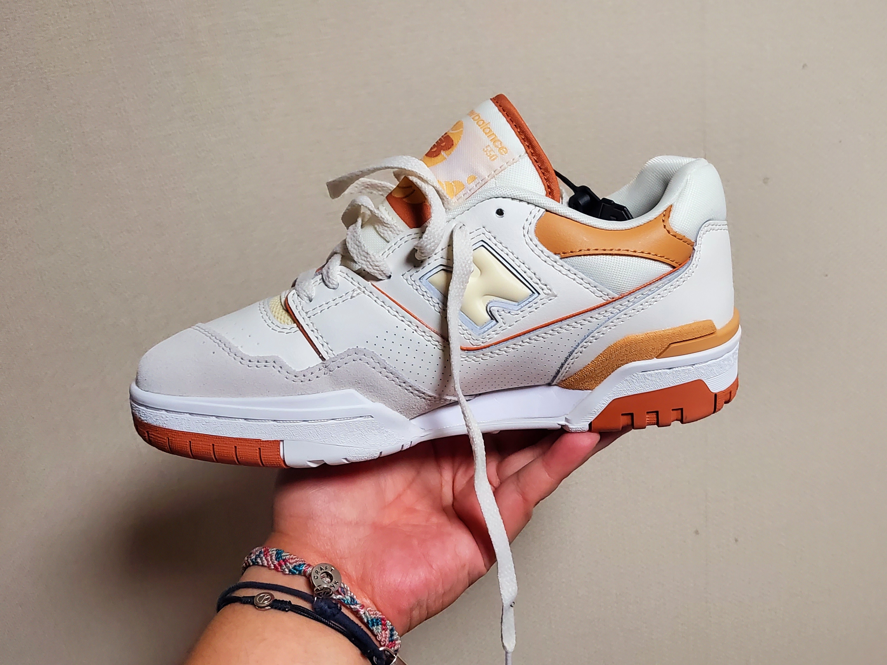 (W) New Balance 550 White Au Lait - B Standard 착용 스타일 - 2