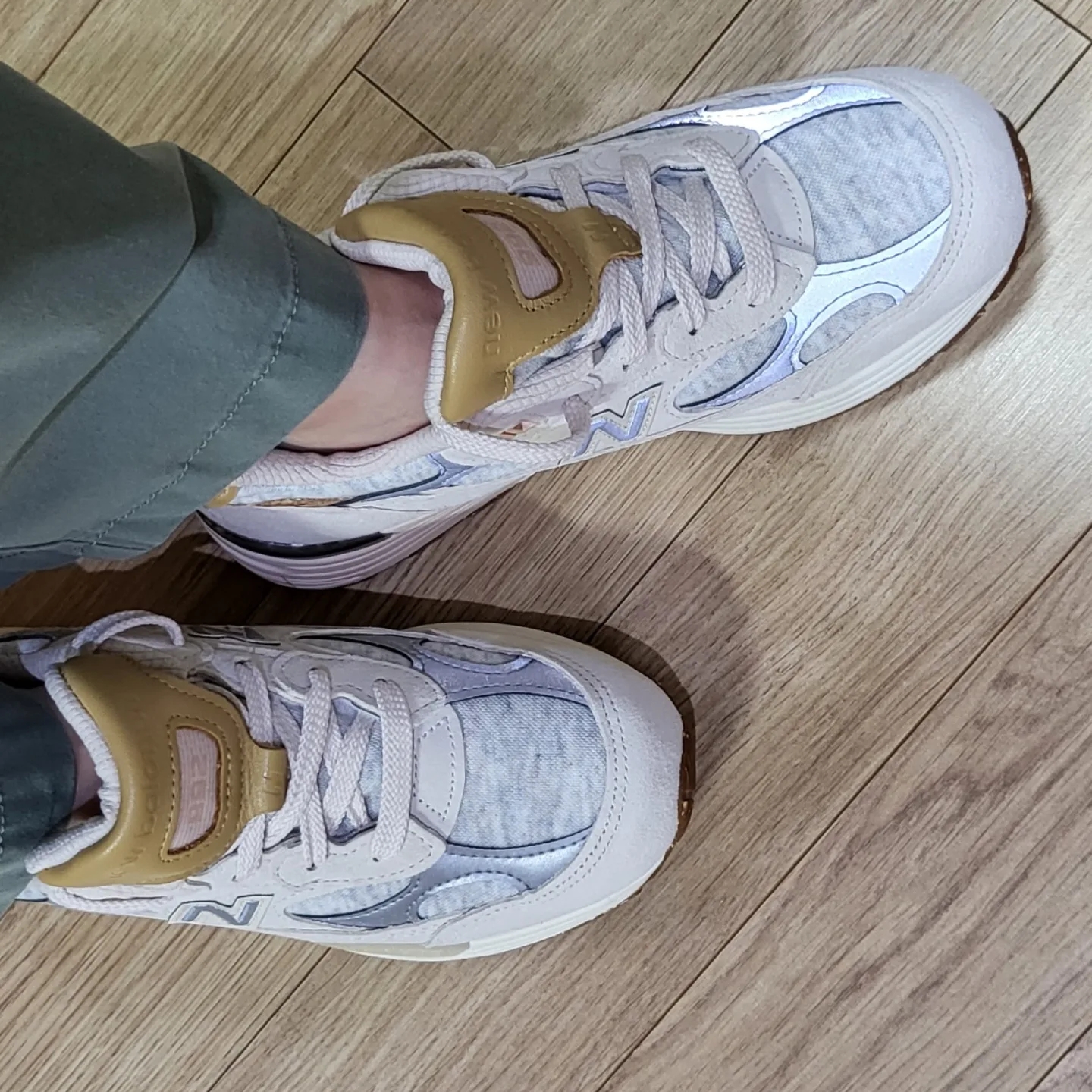 (W) New Balance 992 Made in USA Raw Silk 착용 스타일 - 1