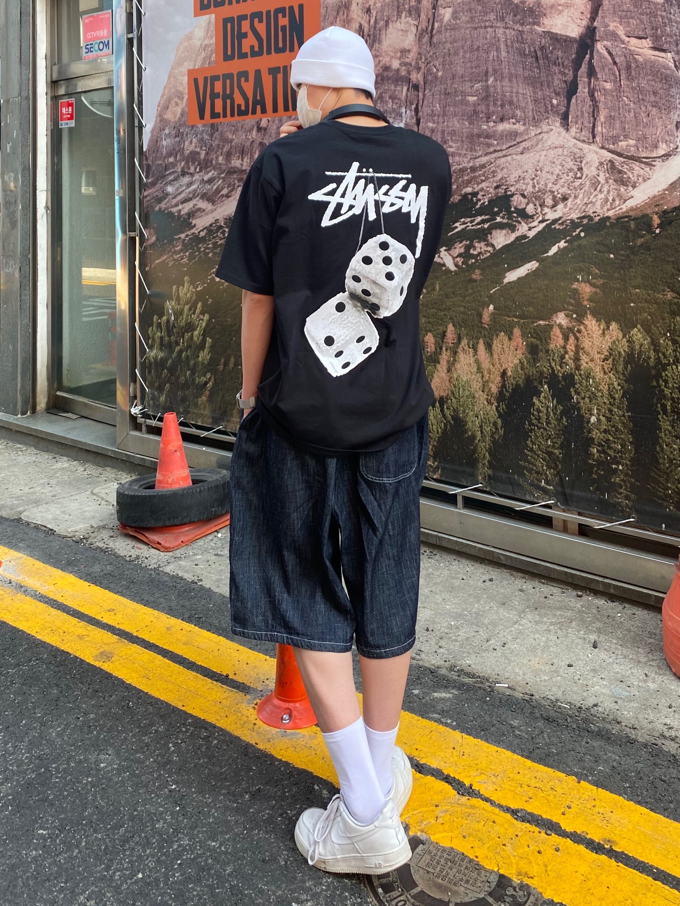 Stussy Fuzzy Dice T-Shirt Black, Nike Air Force 1 '07 Low White 착용 스타일 - 2