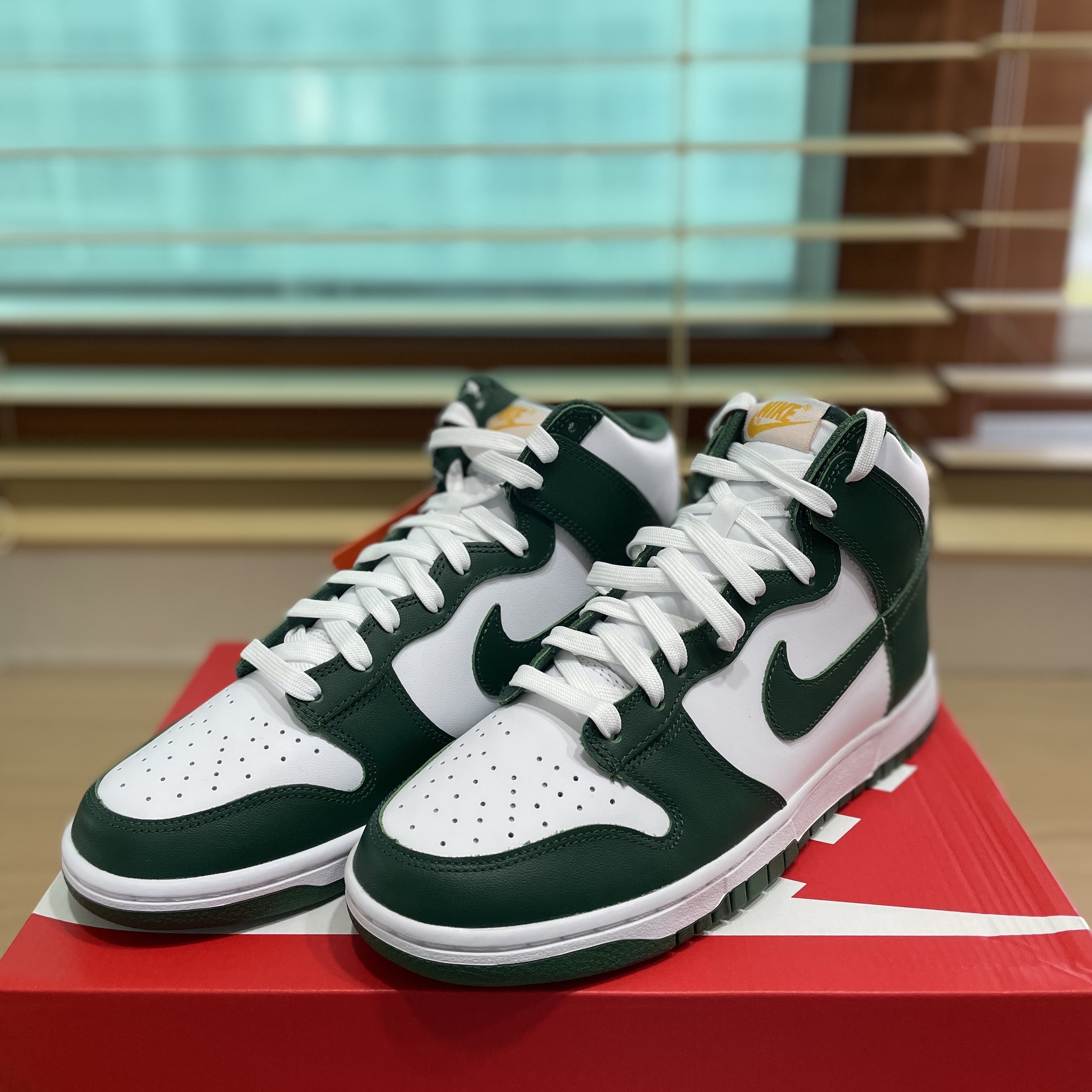 Nike Dunk High Retro Noble Green 착용 스타일