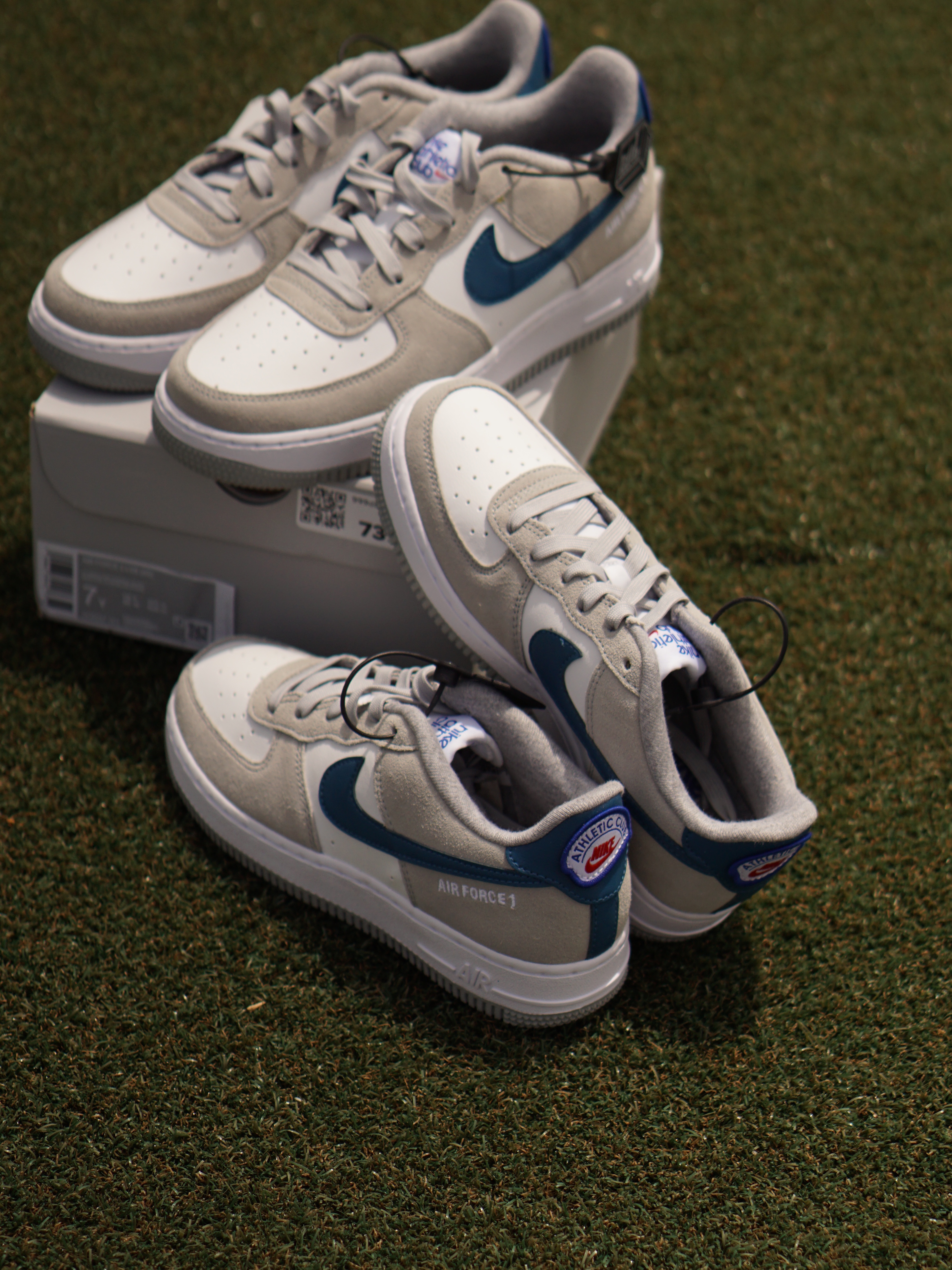 (GS) Nike Air Force 1 LV8 Athletic Club Light Smoke Grey Marina 착용 스타일