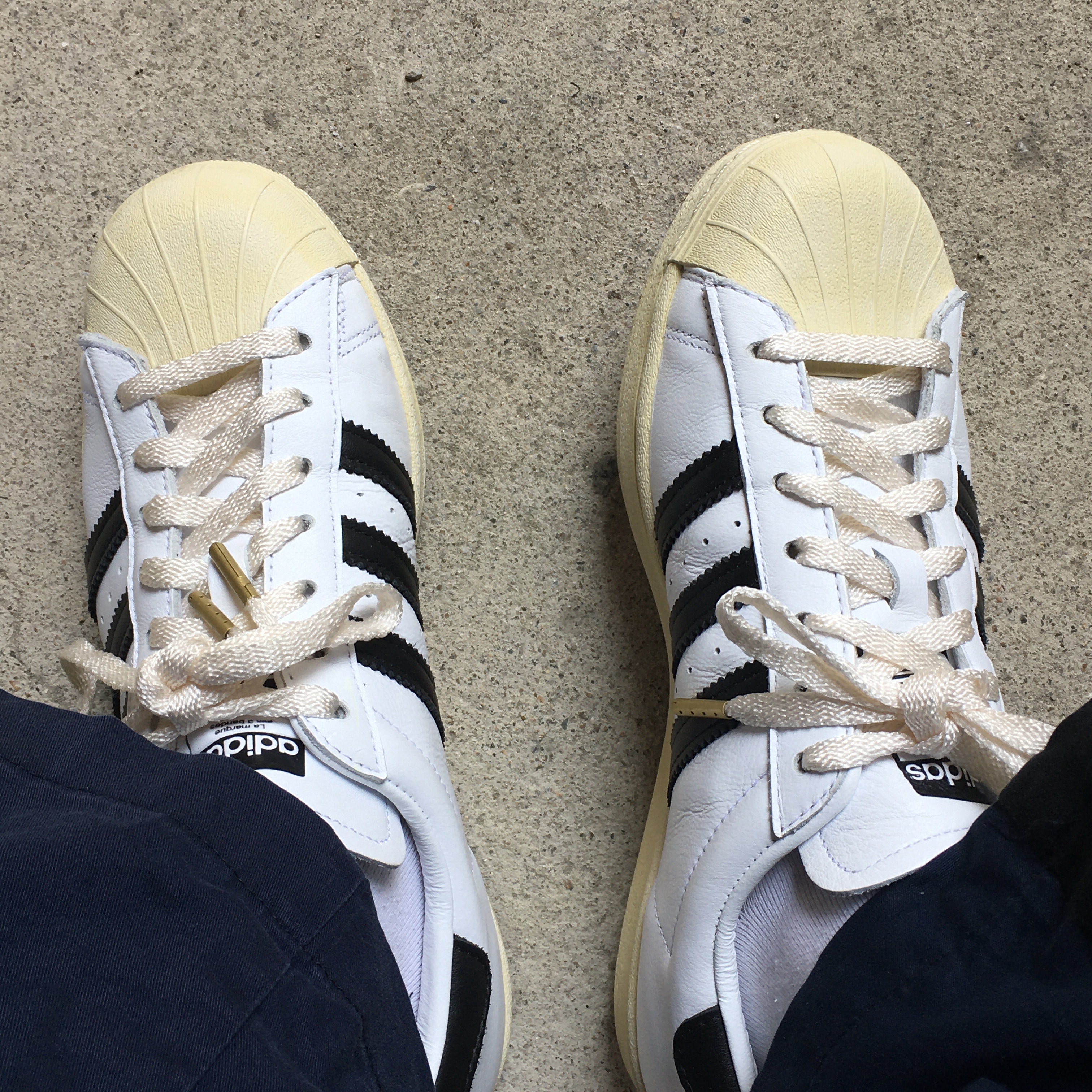 Adidas Superstar Premium White Black 착용 스타일