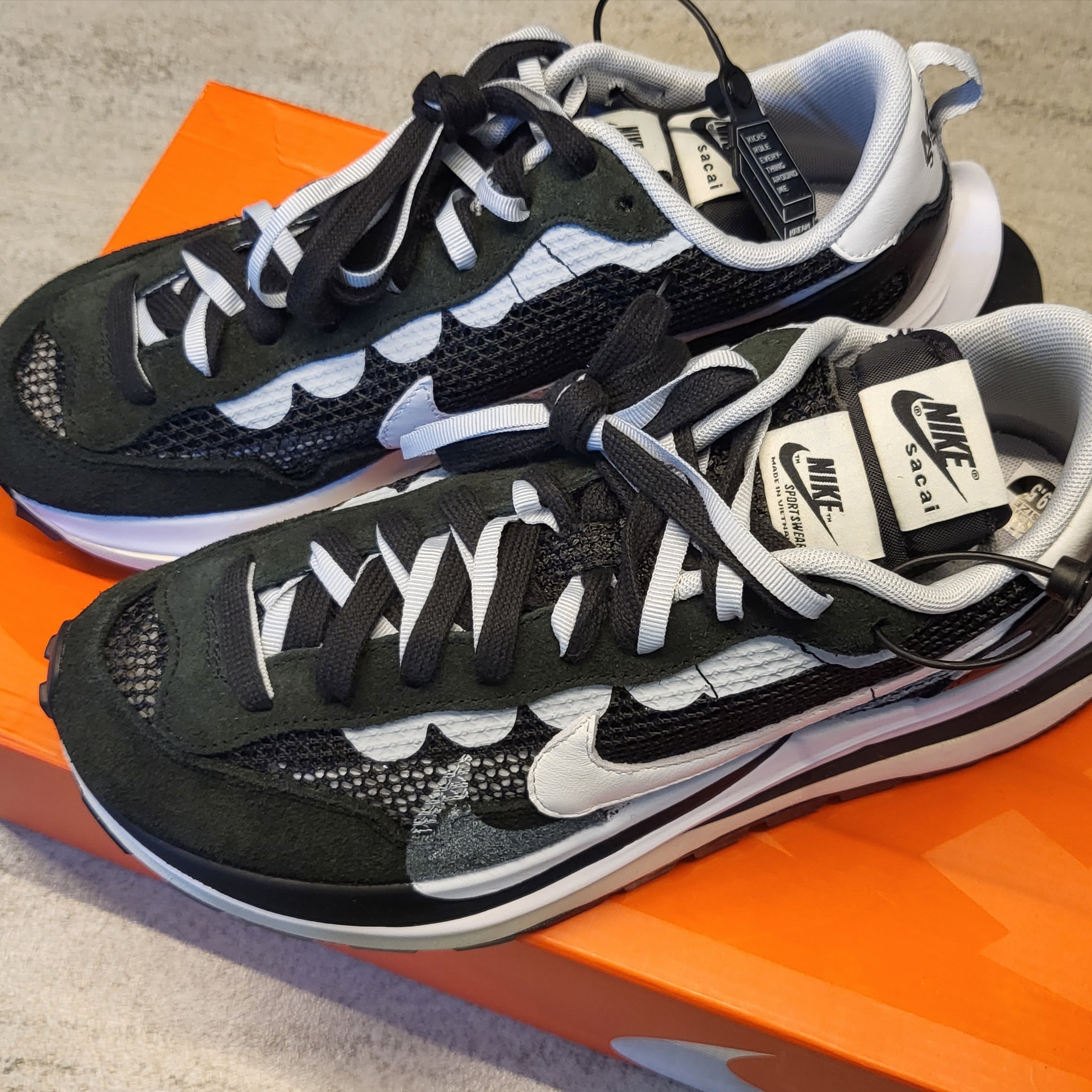 Nike x Sacai VaporWaffle Black White 착용 스타일