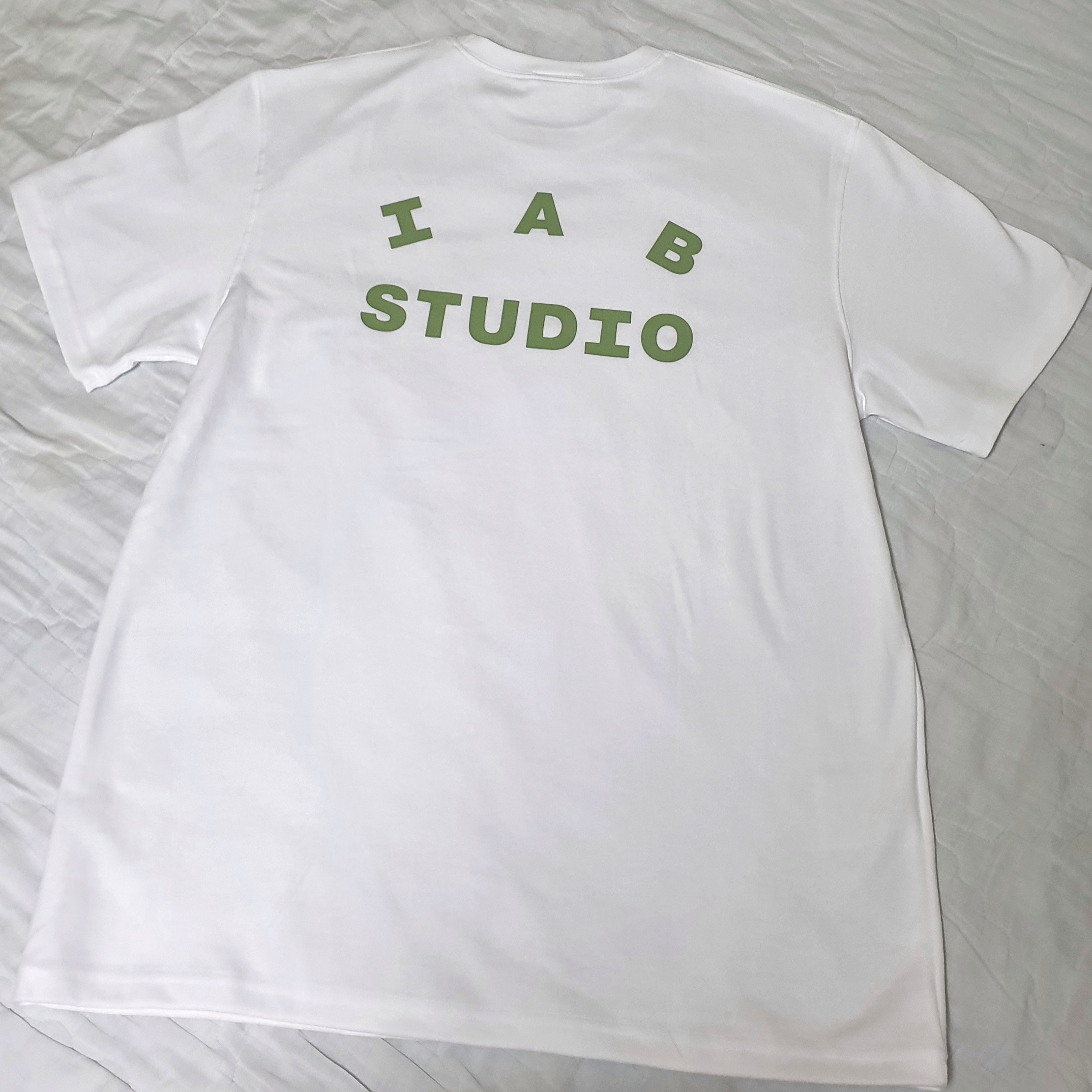 IAB Studio T-Shirt White Light Green 착용 스타일