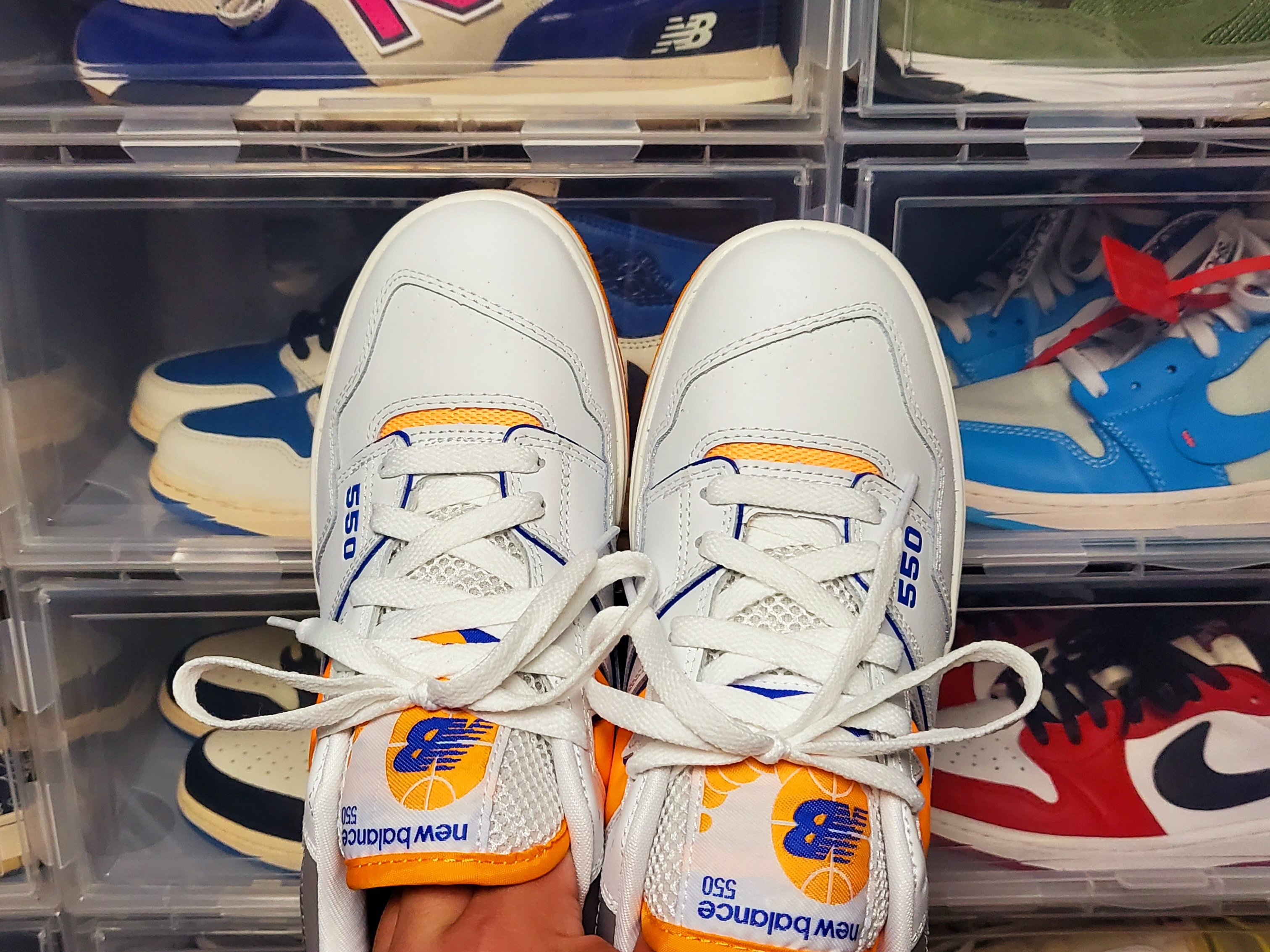New Balance 550 White Vibrant Orange - 2E Wide 착용 스타일 - 5