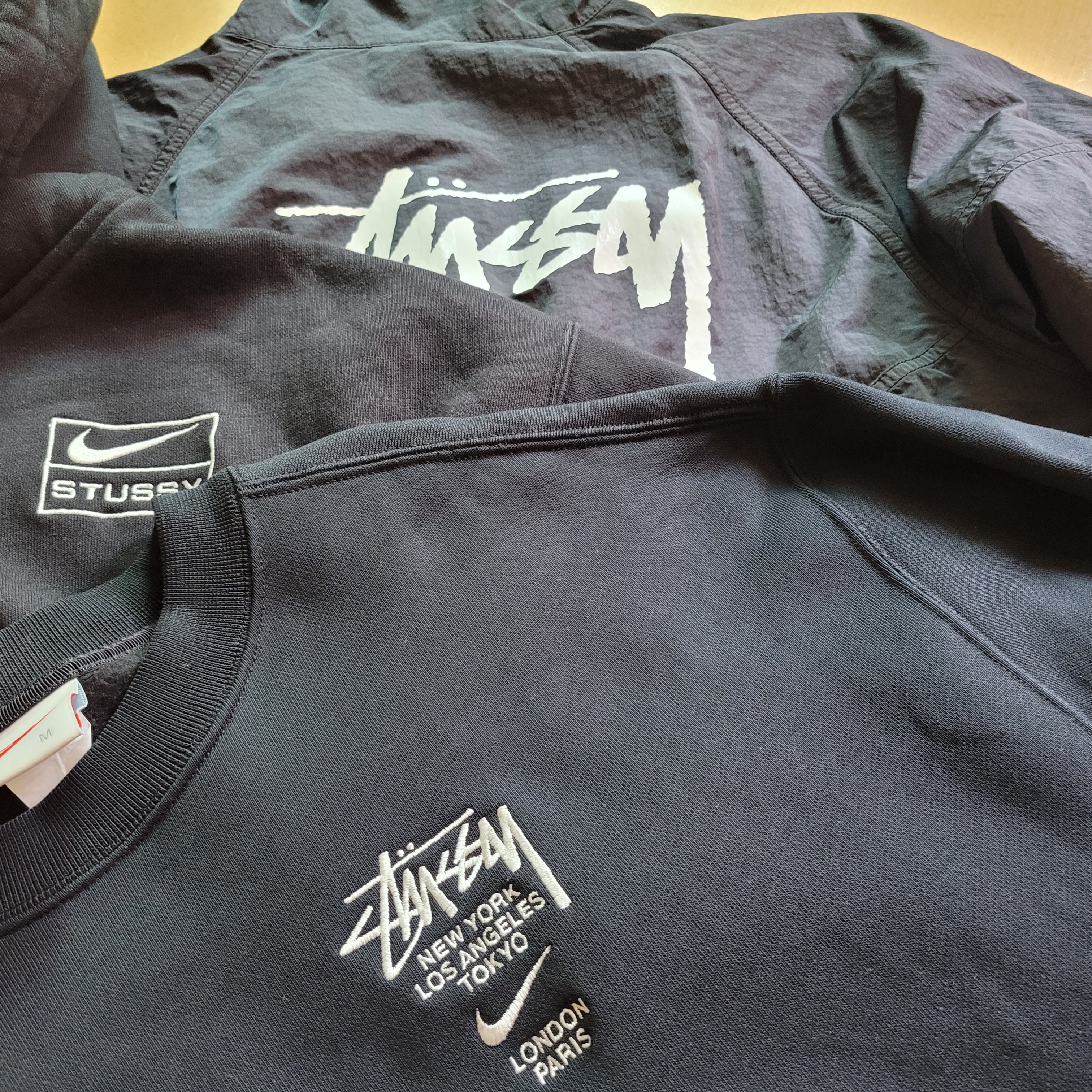 Nike x Stussy NRG RA Washed Pullover Hoodie Black (DN4028-010), Nike x Stussy Windrunner Jacket Off Noir 착용 스타일