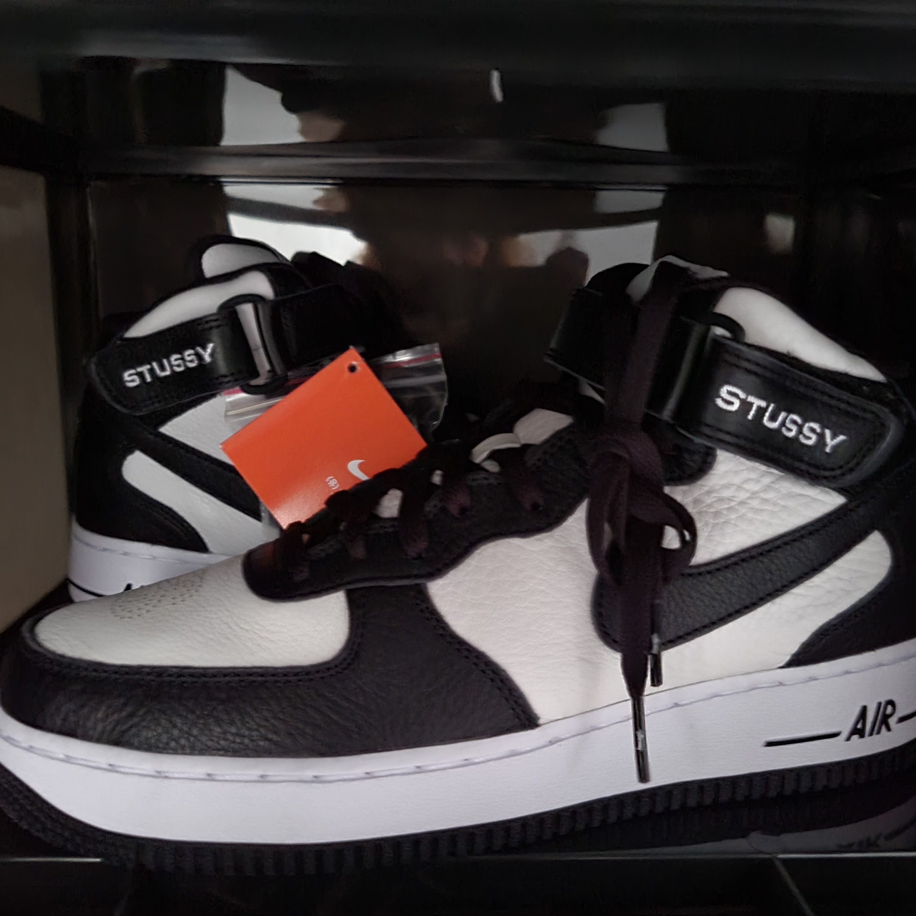 Nike x Stussy Air Force 1 '07 Mid SP Black and Light Bone, Nike x Stussy Air Force 1 '07 Mid SP Black 착용 스타일 - 1