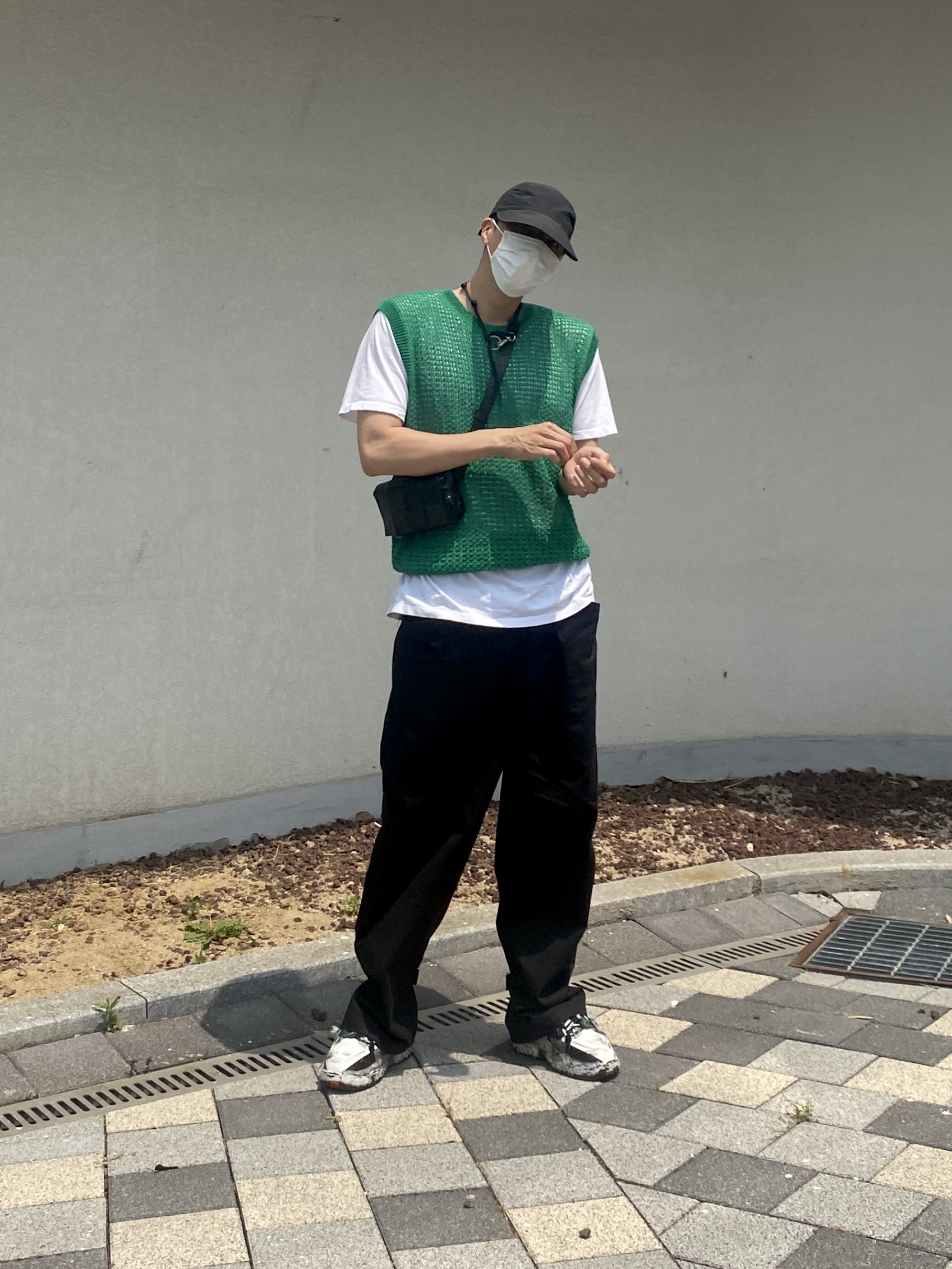 Our Legacy Ladon Leather Keychain Black, Maison Margiela Fusion Low Top Sneakers Black White Red 착용 스타일 - 2