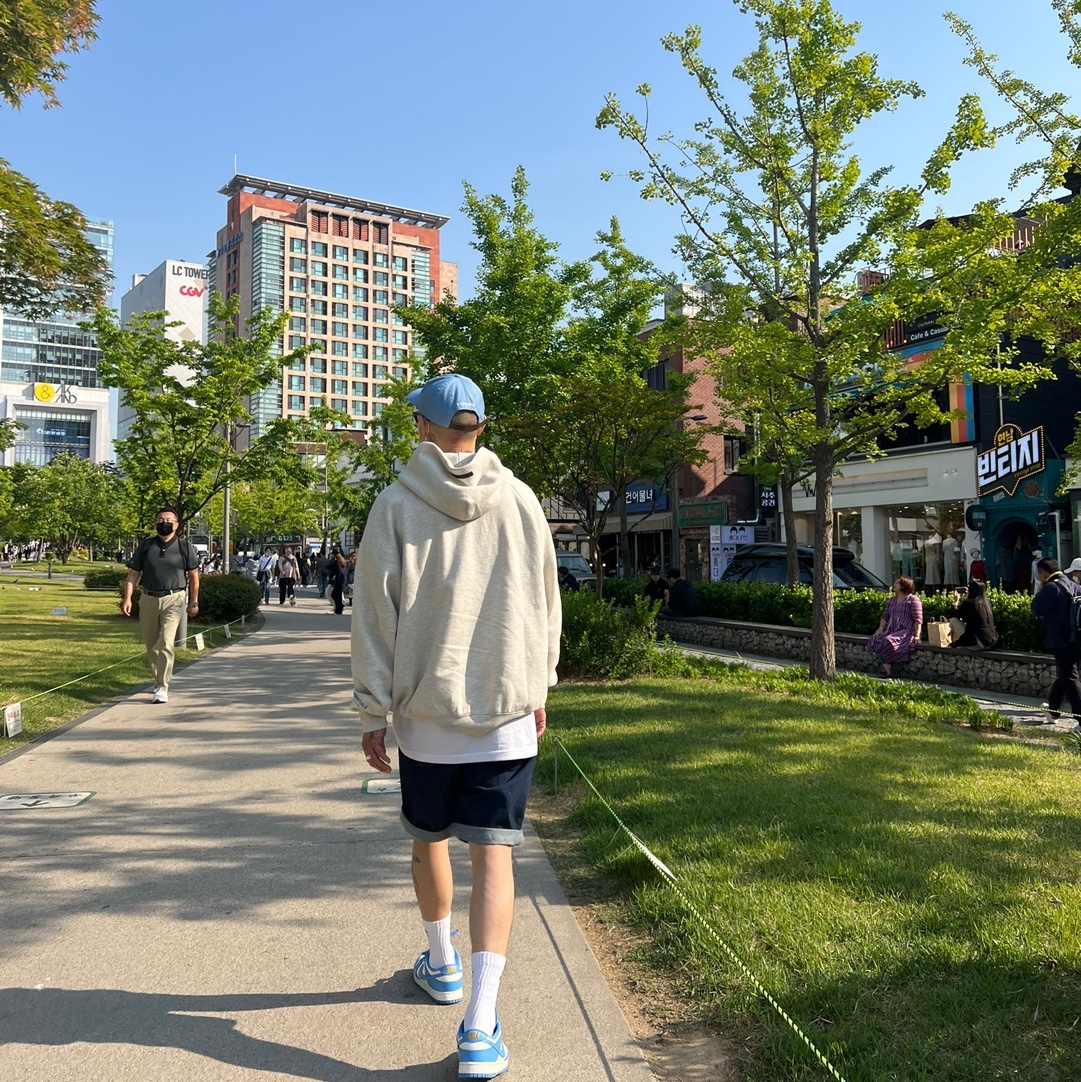 (W) Nike Dunk Low Coast, Essentials The Core Collection Pullover Hoodie Oatmeal 착용 스타일
