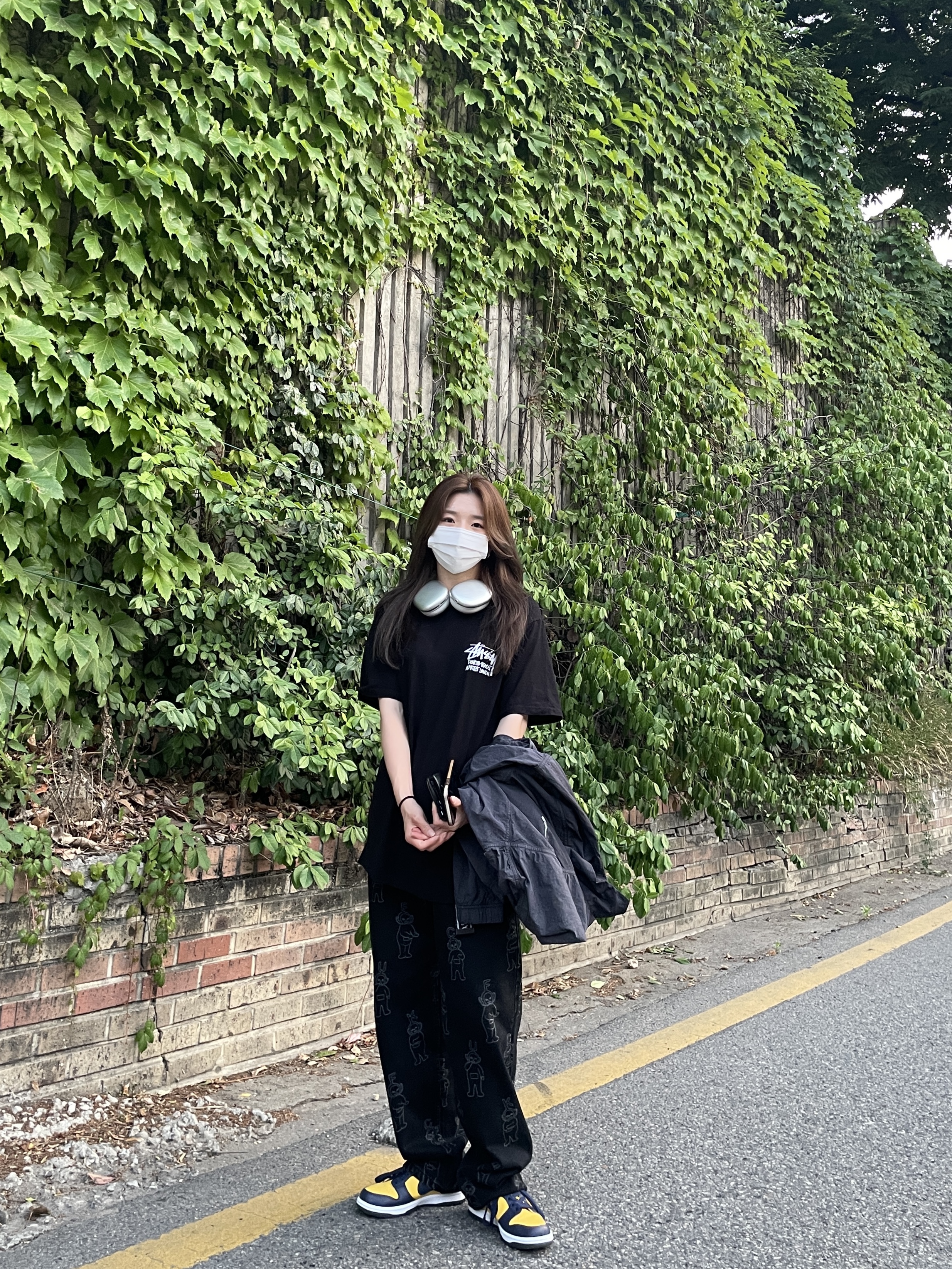 Apple AirPods Max Lightning Silver (Korean Ver.), Stussy Stock DSM London T-Shirt Black 착용 스타일 - 1