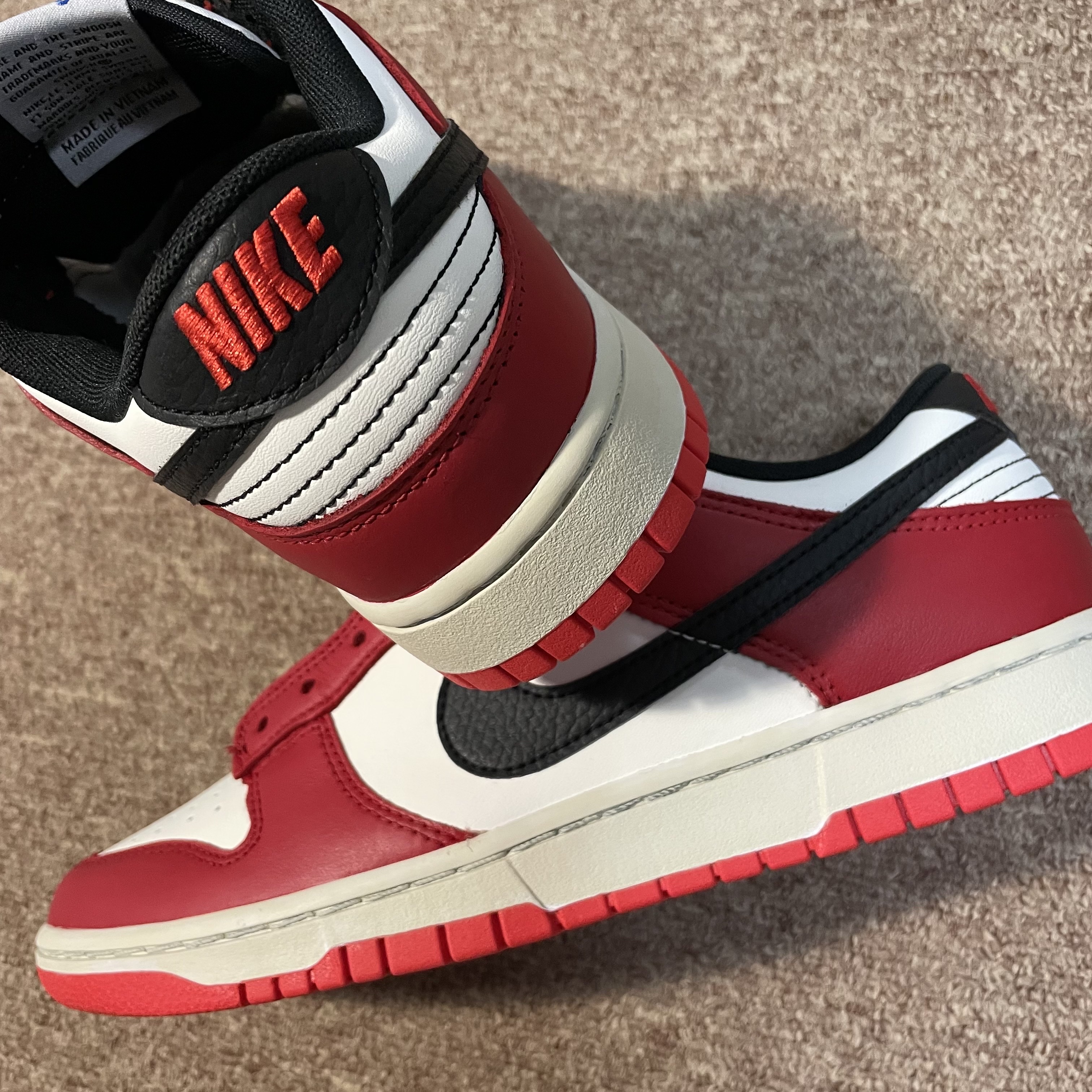 Nike x NBA Dunk Low Retro EMB Black and Chile Red, (GS) Nike x NBA Dunk Low Black and Chile Red 착용 스타일 - 4