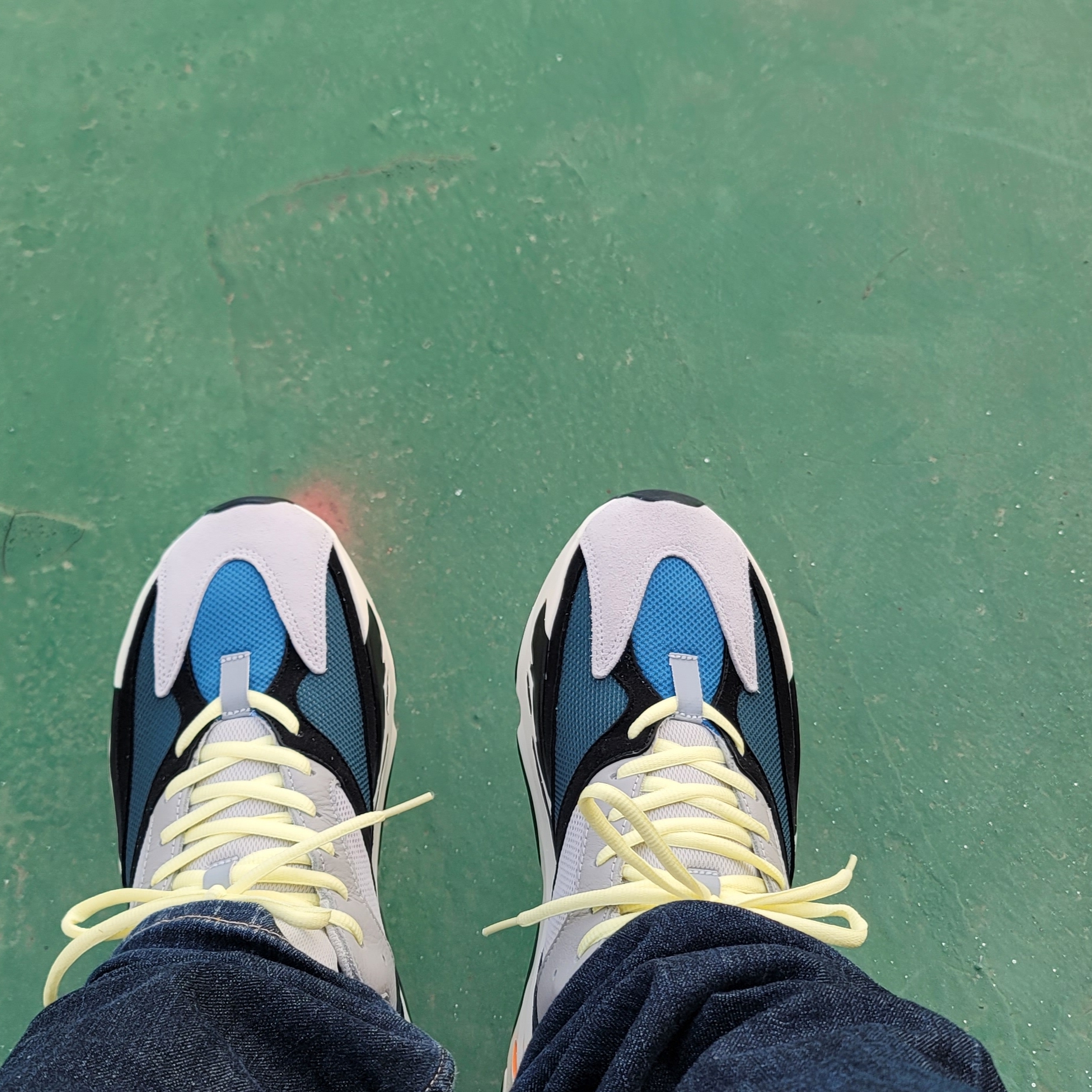 Adidas Yeezy Boost 700 Wave Runner Solid Grey 2021/2022 착용 스타일
