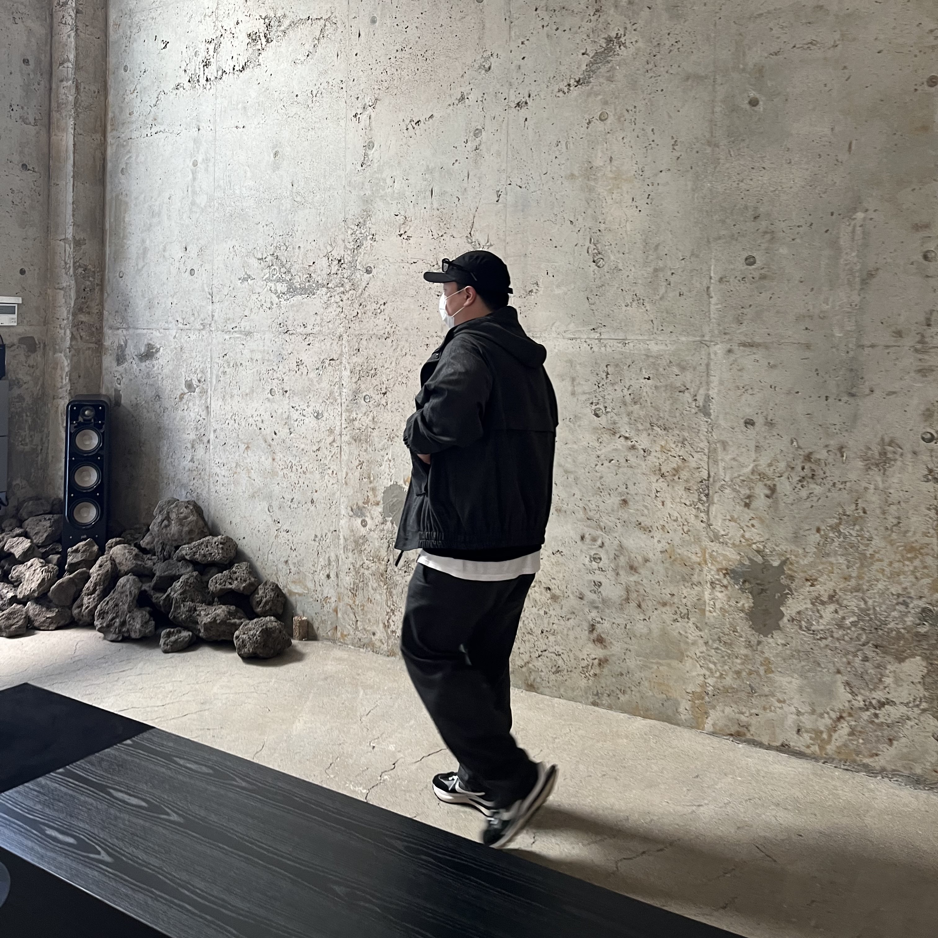 Nike x Sacai VaporWaffle Black White, Supreme Waxed Cotton Camp Cap Black - 21FW 착용 스타일