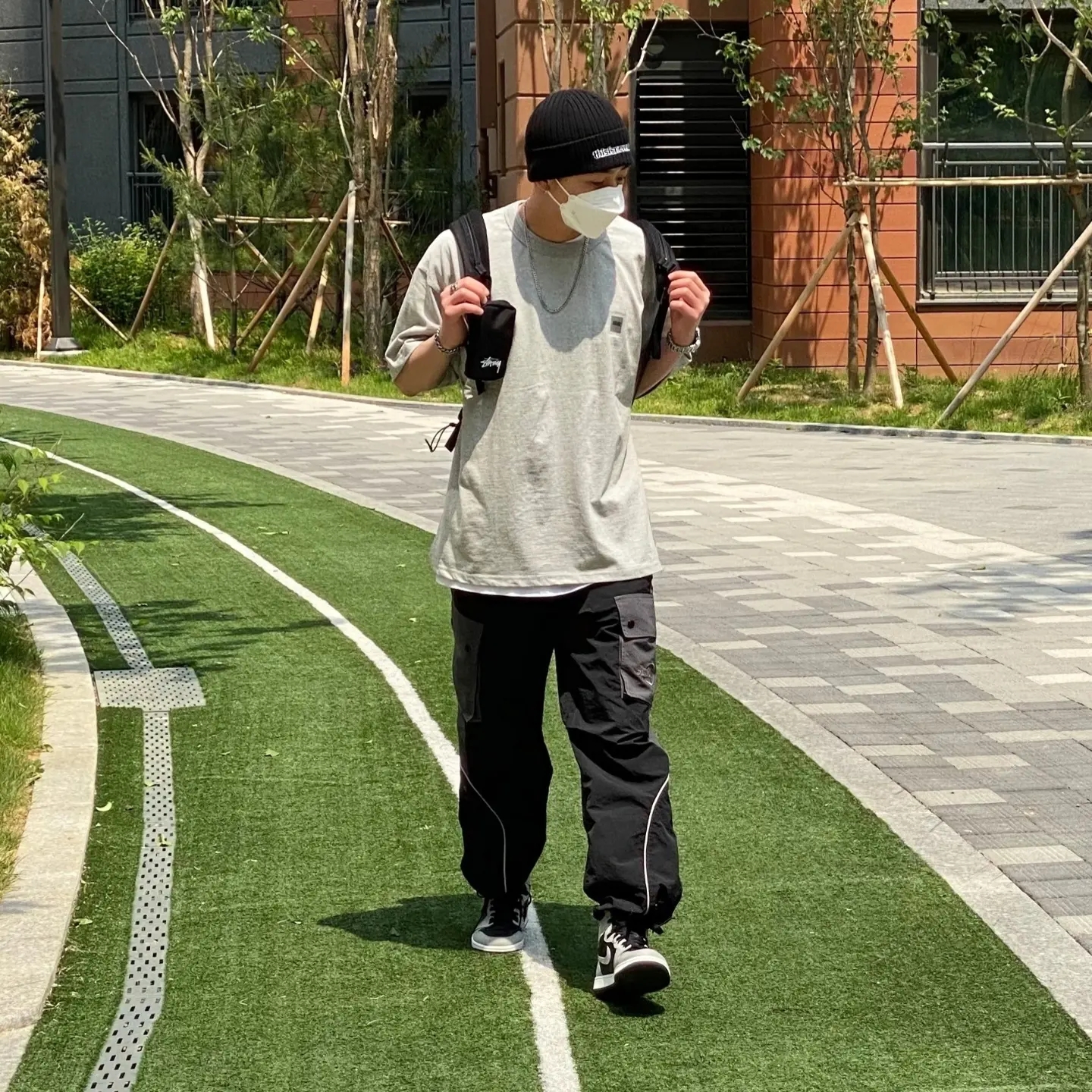 Supreme Backpack Black - 22SS, Jordan 1 Retro High OG Shadow 2.0 착용 스타일 - 2