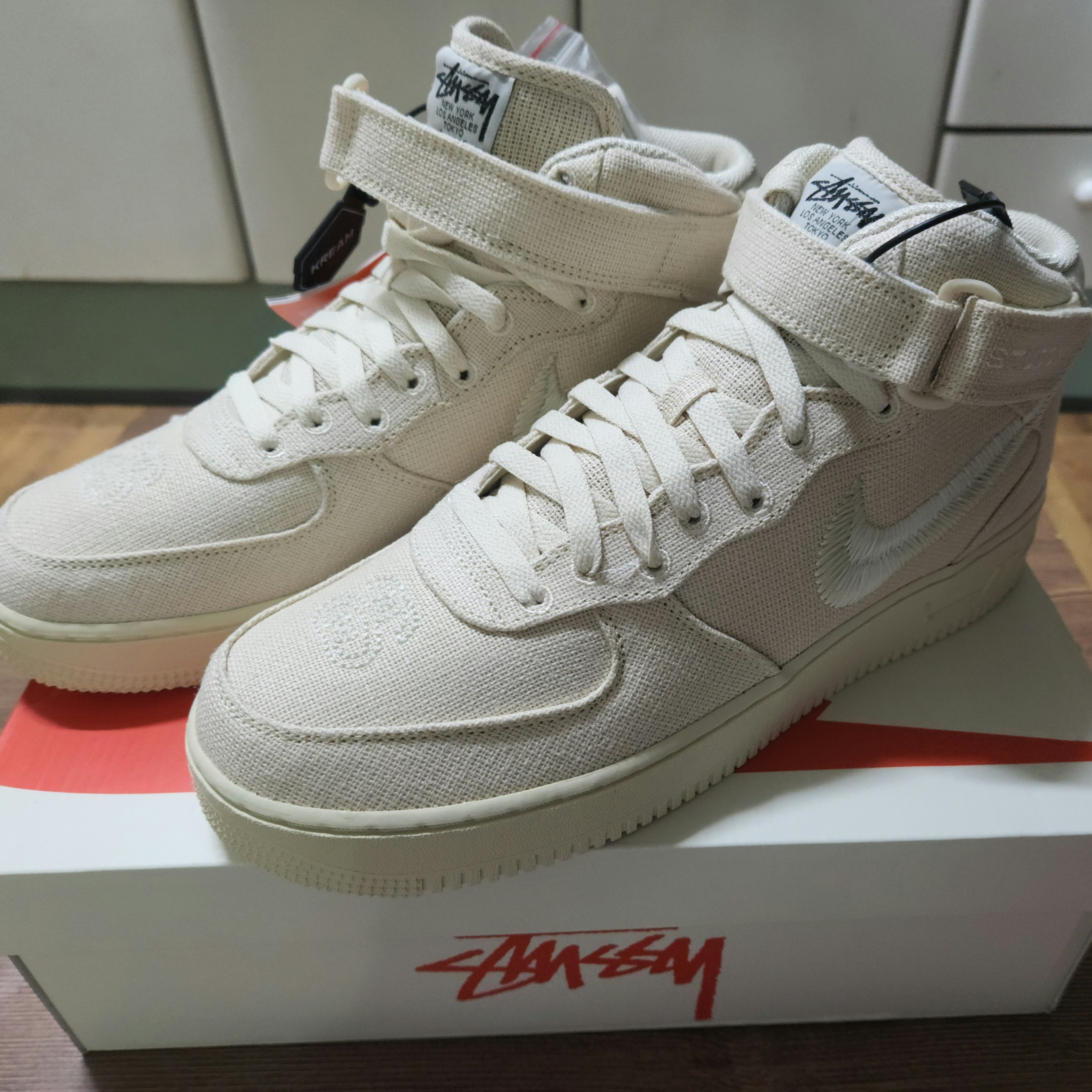 Nike x Stussy Air Force 1 '07 Mid SP Fossil 착용 스타일 - 2