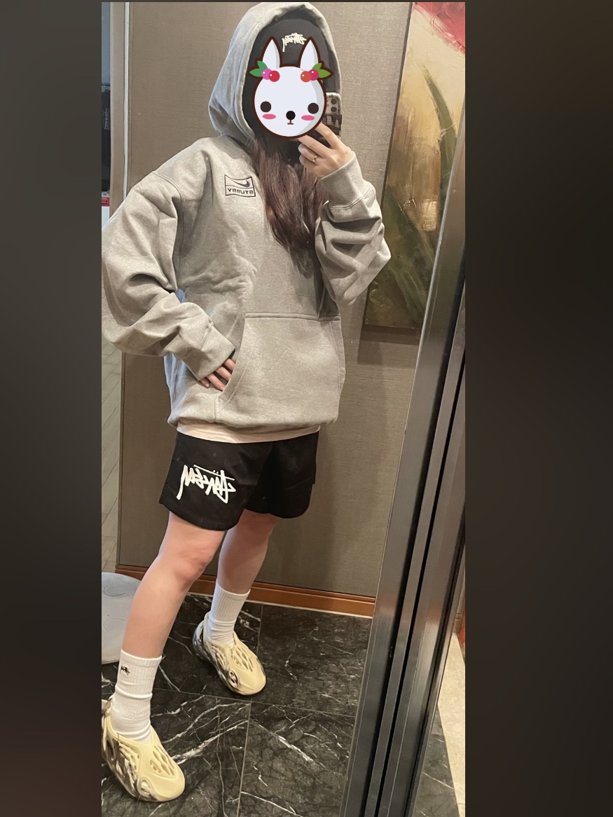 Nike x Stussy NRG RA Pullover Hoodie Dark Grey Heather (DJ9488-063), Stussy Small Stock Crew Socks White (3 Pack) 착용 스타일 - 2