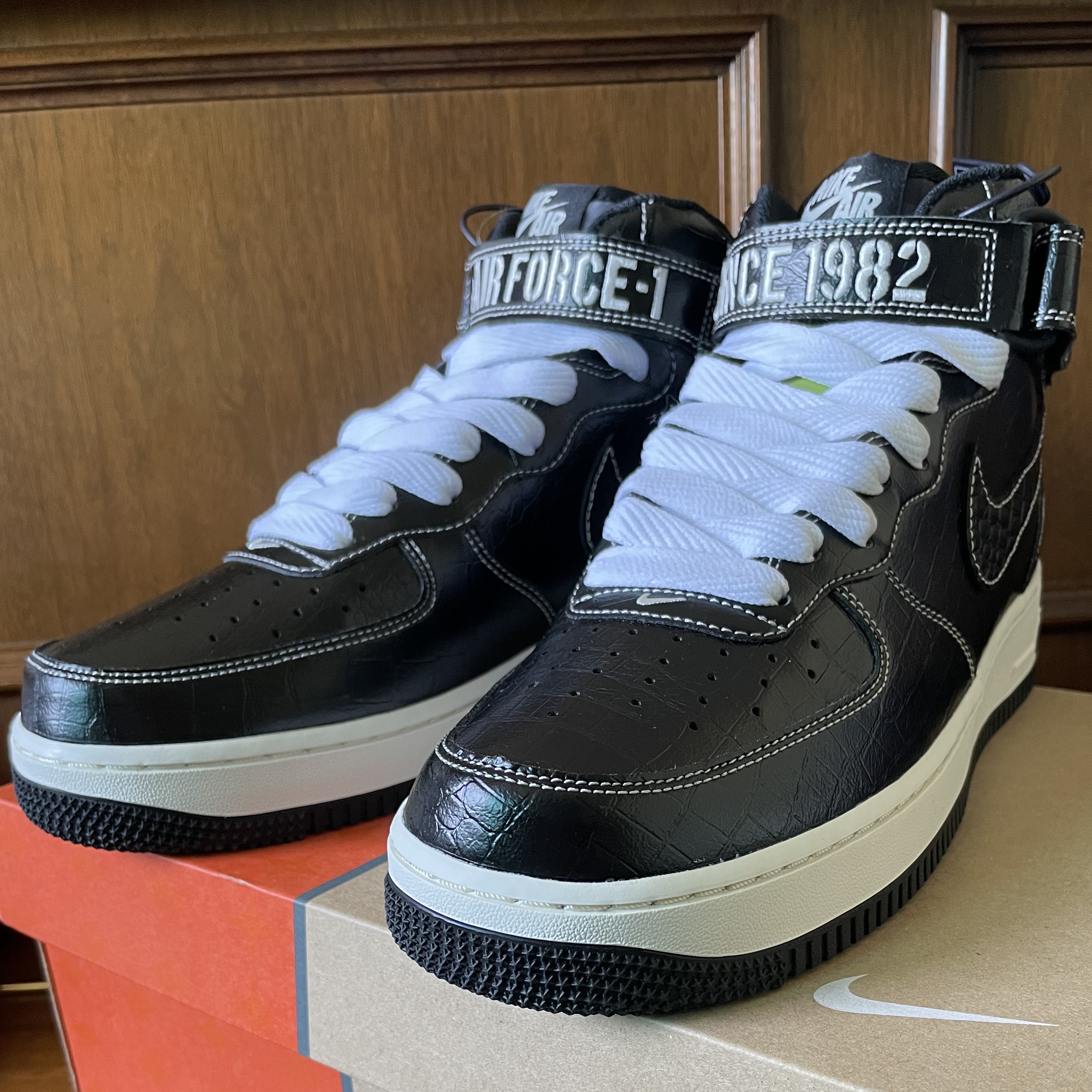 Nike Air Force 1 Mid '07 LX Our Force 1 착용 스타일 - 2