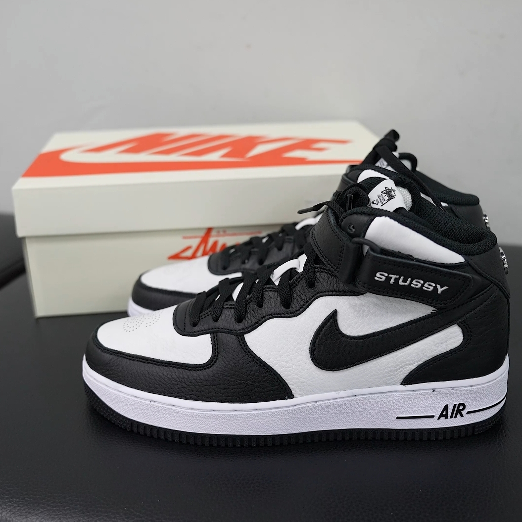 Nike x Stussy Air Force 1 '07 Mid SP Black and Light Bone 착용 스타일