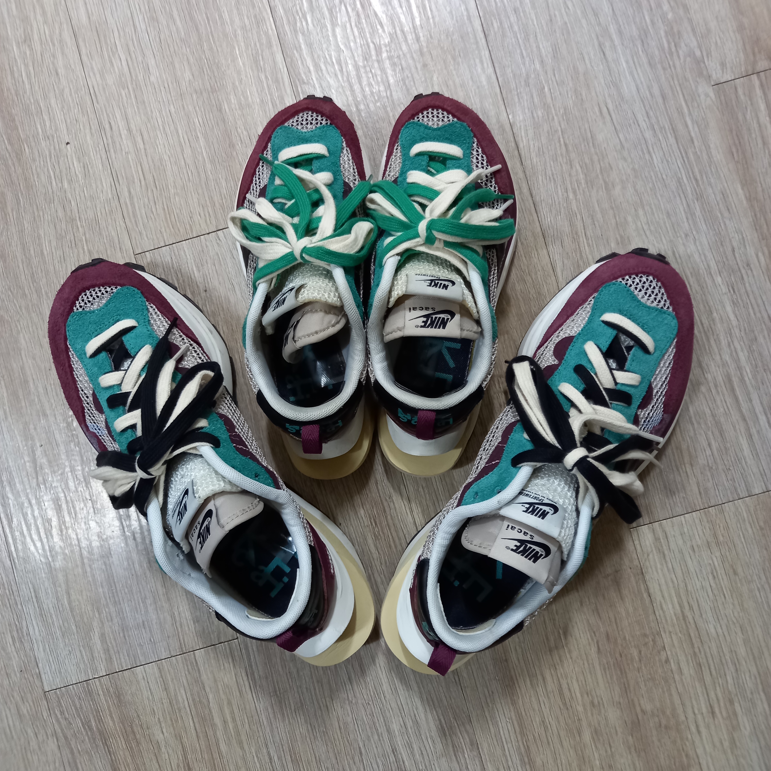 Nike x Sacai VaporWaffle String & Black Villain Red 착용 스타일 - 2