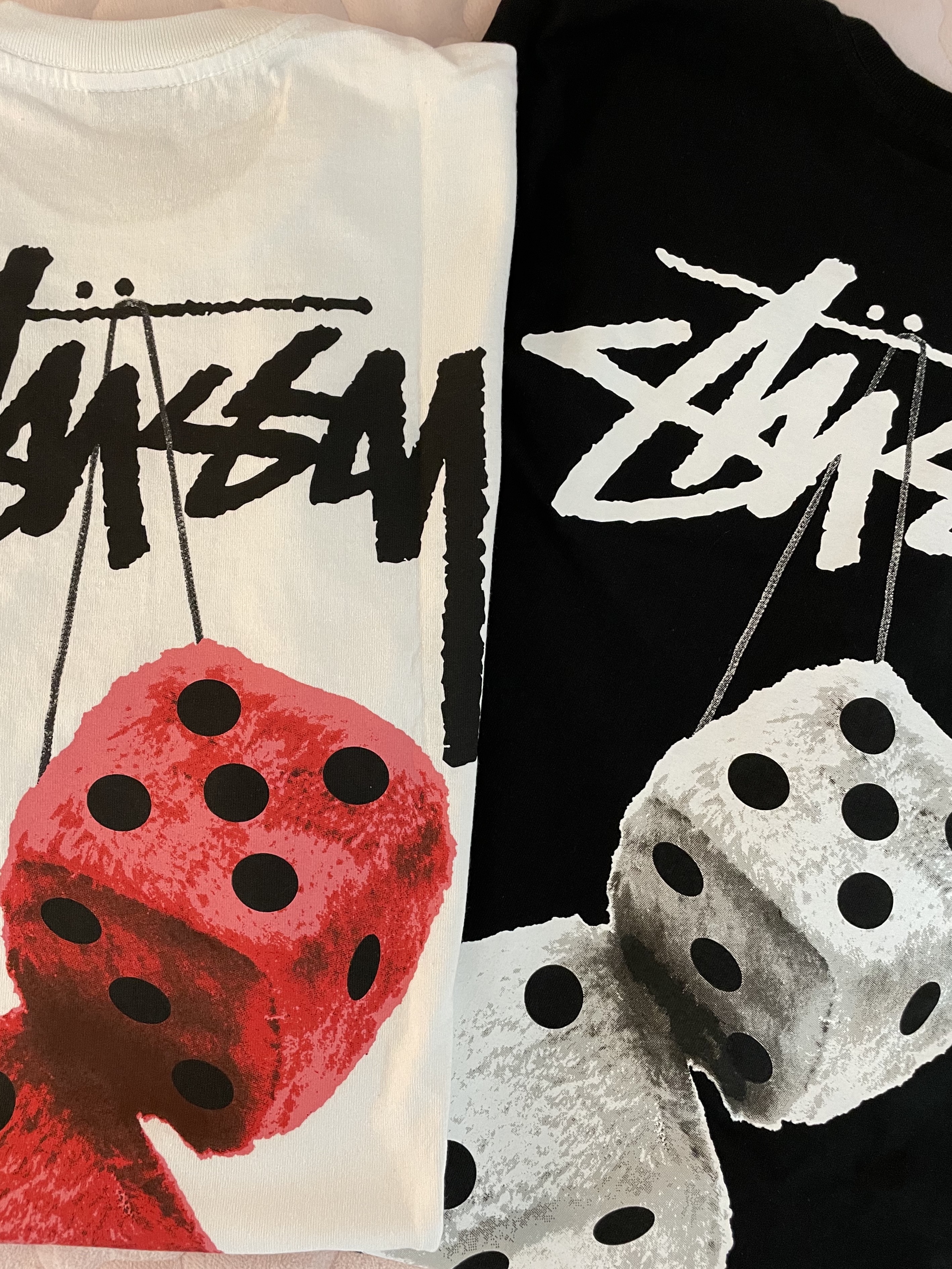 Stussy Fuzzy Dice T-Shirt White, Stussy Fuzzy Dice T-Shirt Black 착용 스타일