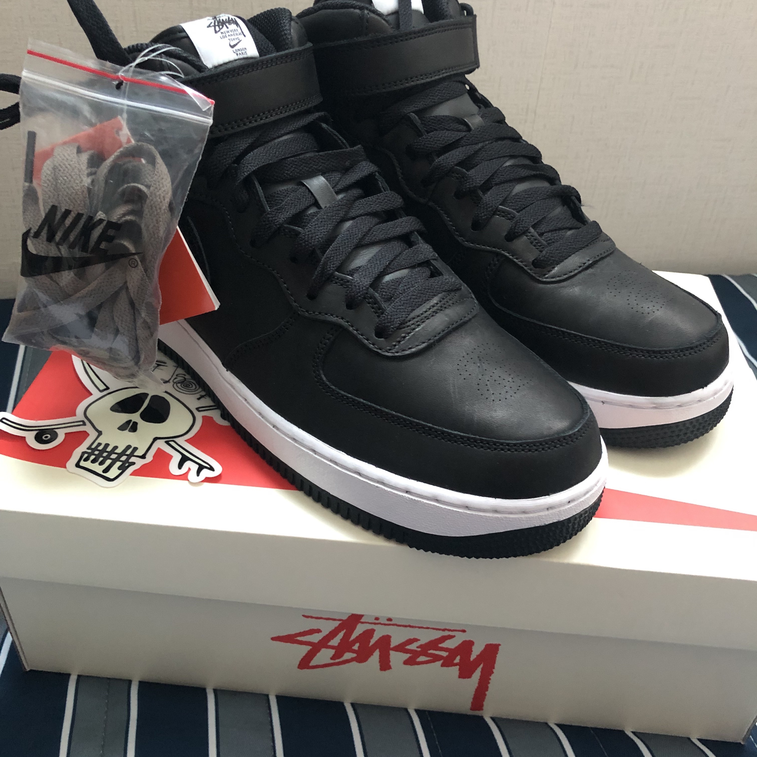 Nike x Stussy Air Force 1 '07 Mid SP Black 착용 스타일