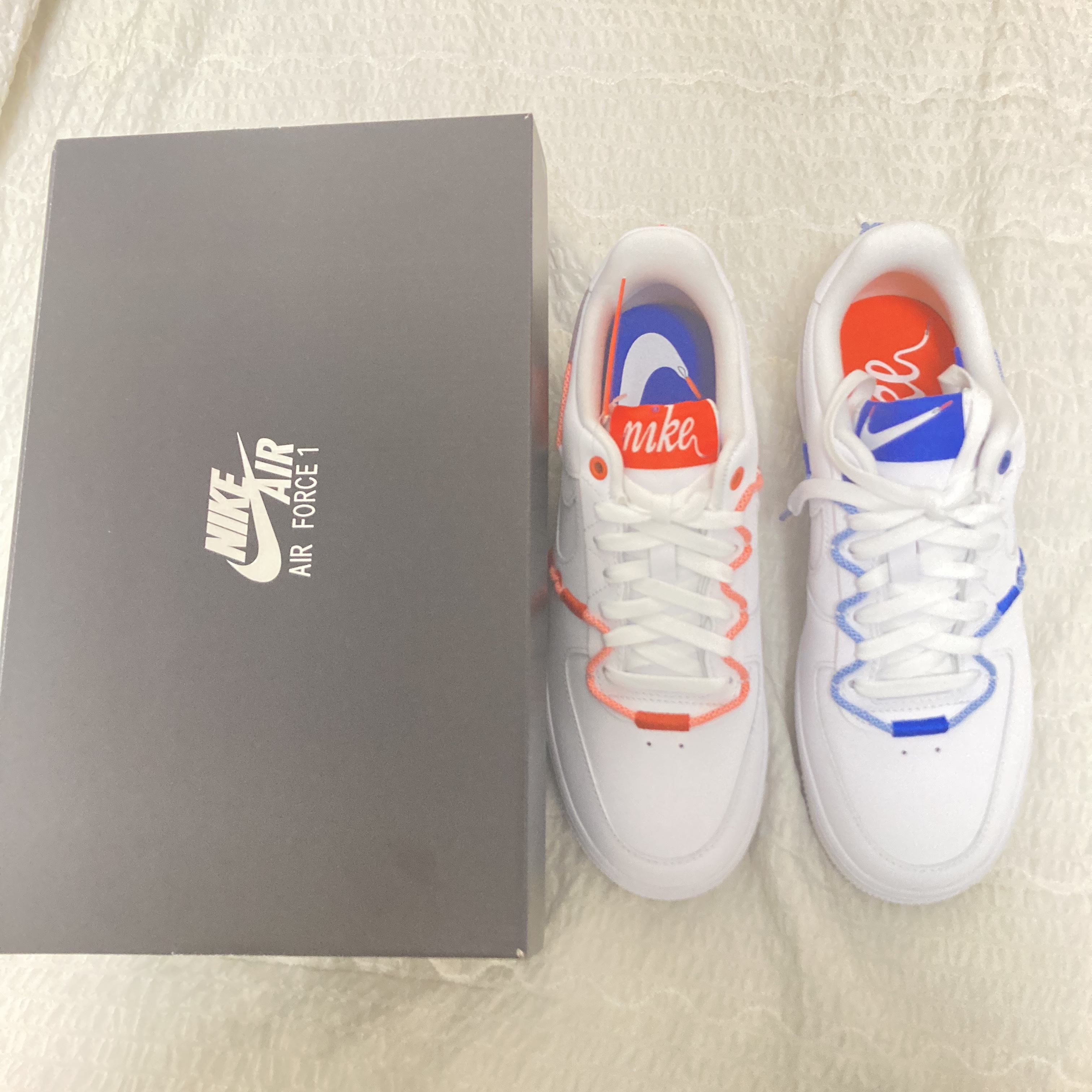 (W) Nike Air Force 1 '07 LX White Safety Orange 착용 스타일 - 4