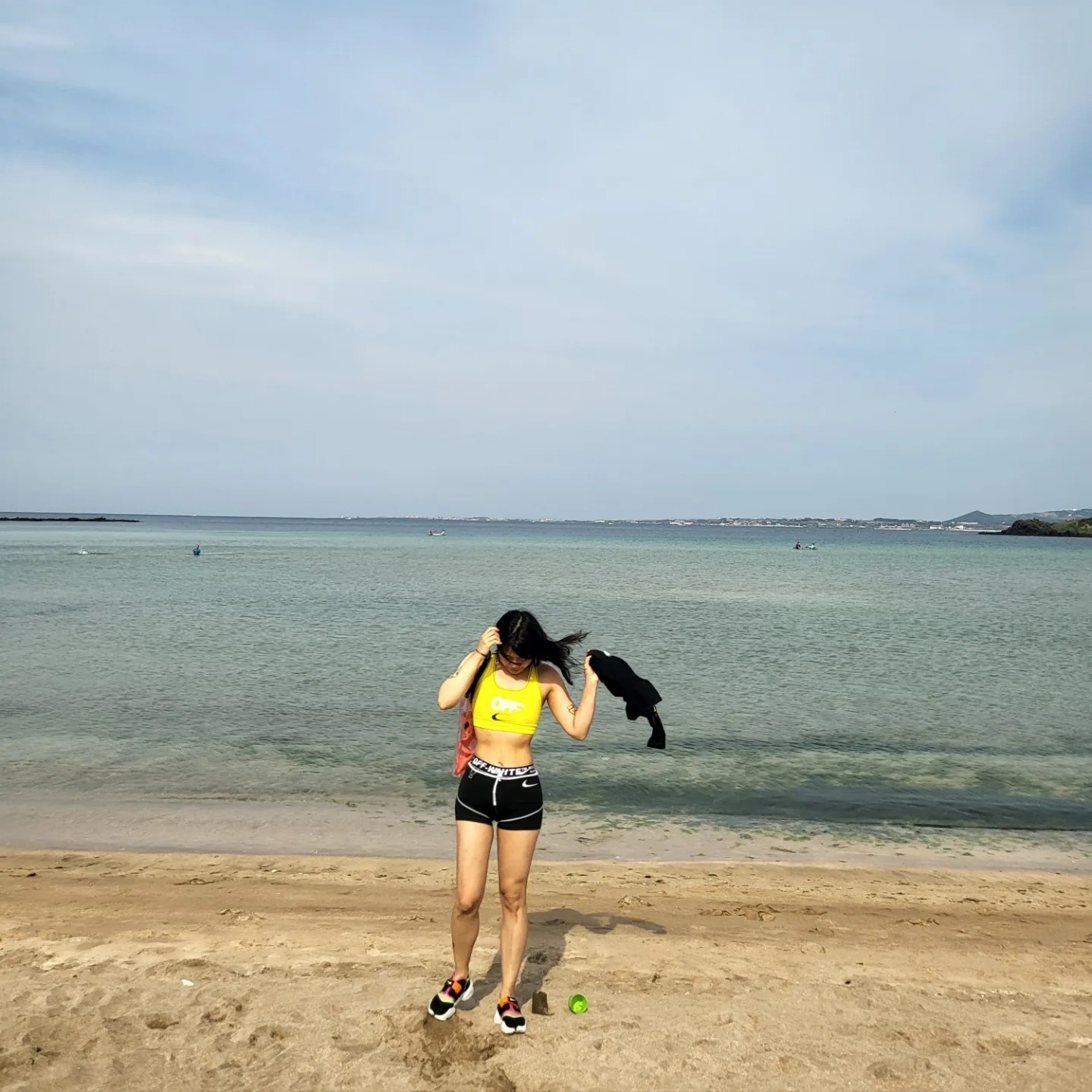 (W) Nike Aqua Rift Black Fire Pink, (W) Nike x Off-White NRG RU Pro Tights Opti Yellow 착용 스타일 - 1