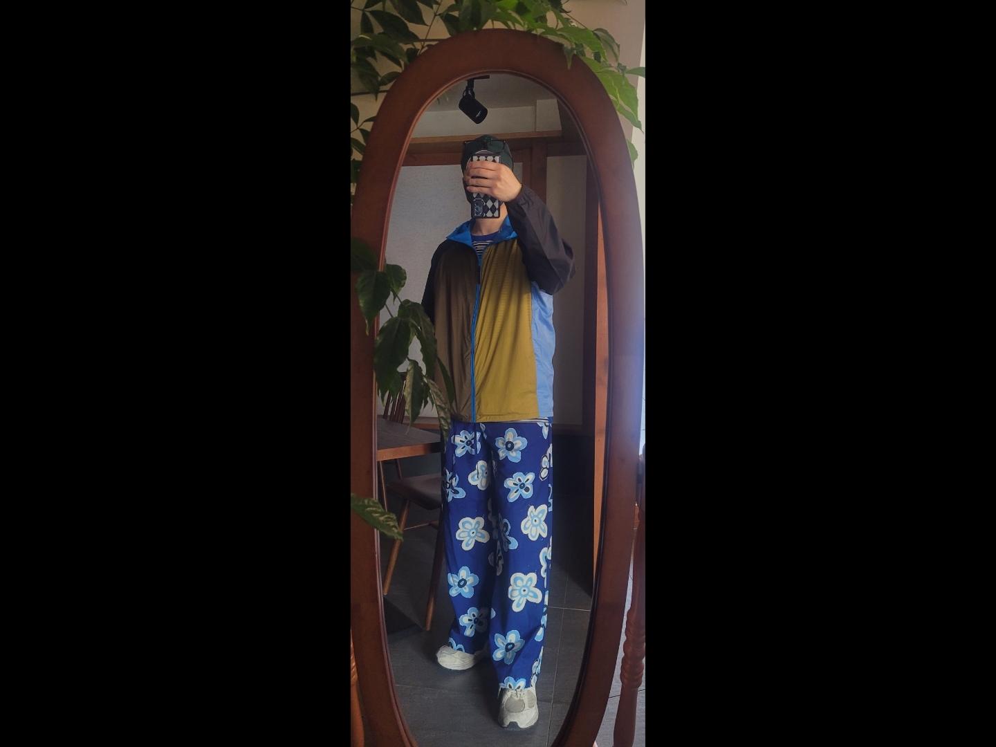 New Balance 2002R White Ivory, Uniqlo x Marni Relaxed Wide Fit Pants Flower Blue 착용 스타일