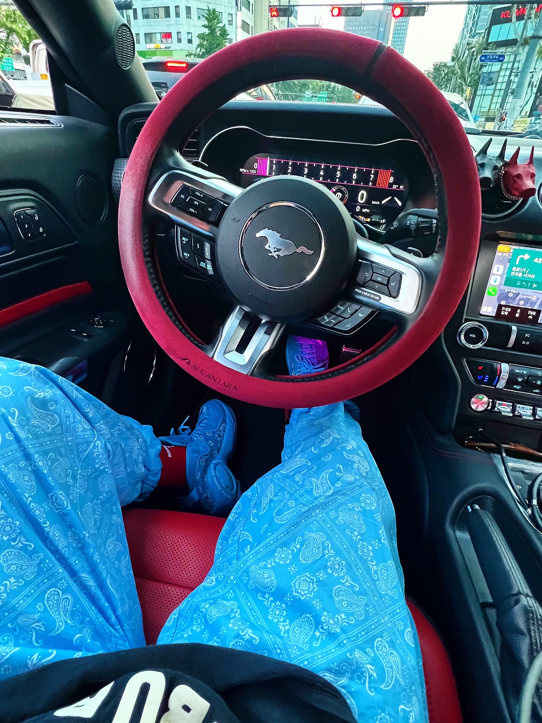 Supreme Bandana Track Pants Light Blue - 18SS, Nike x Supreme Air Zoom Flight 95 SP University Blue 착용 스타일 - 5